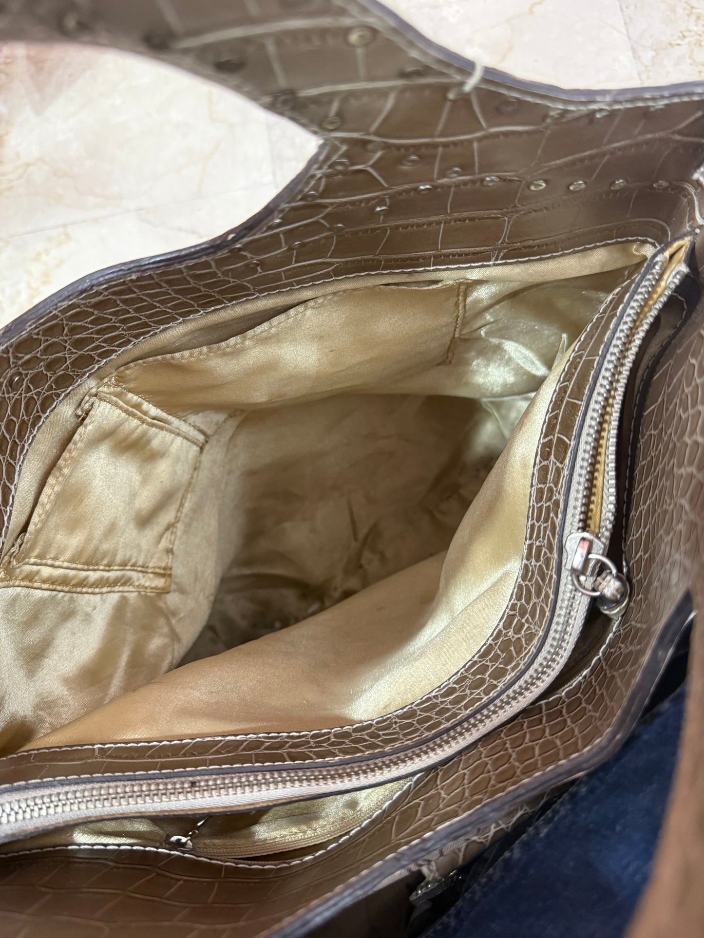 Guess 2000 monogram con borchie
