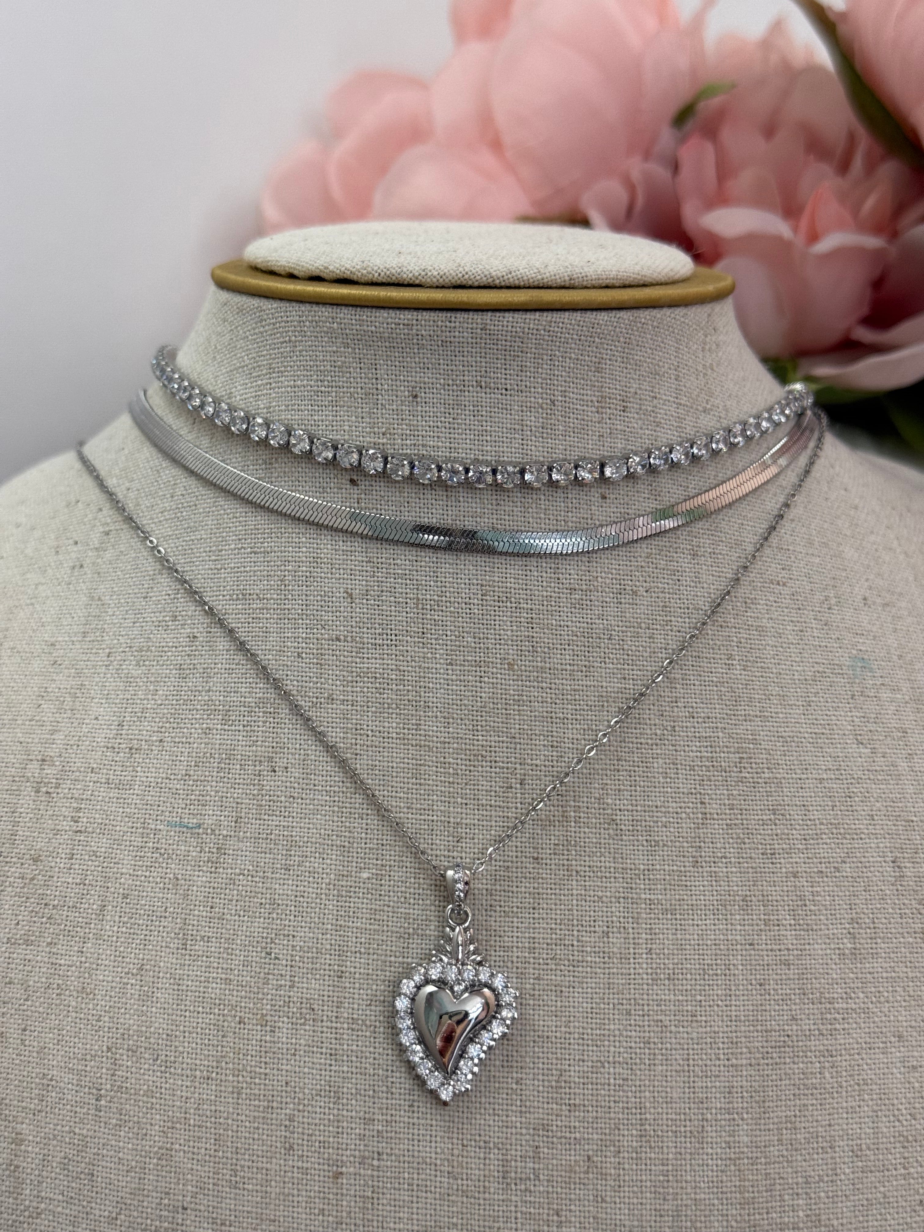 Collana cuore sacro con strass