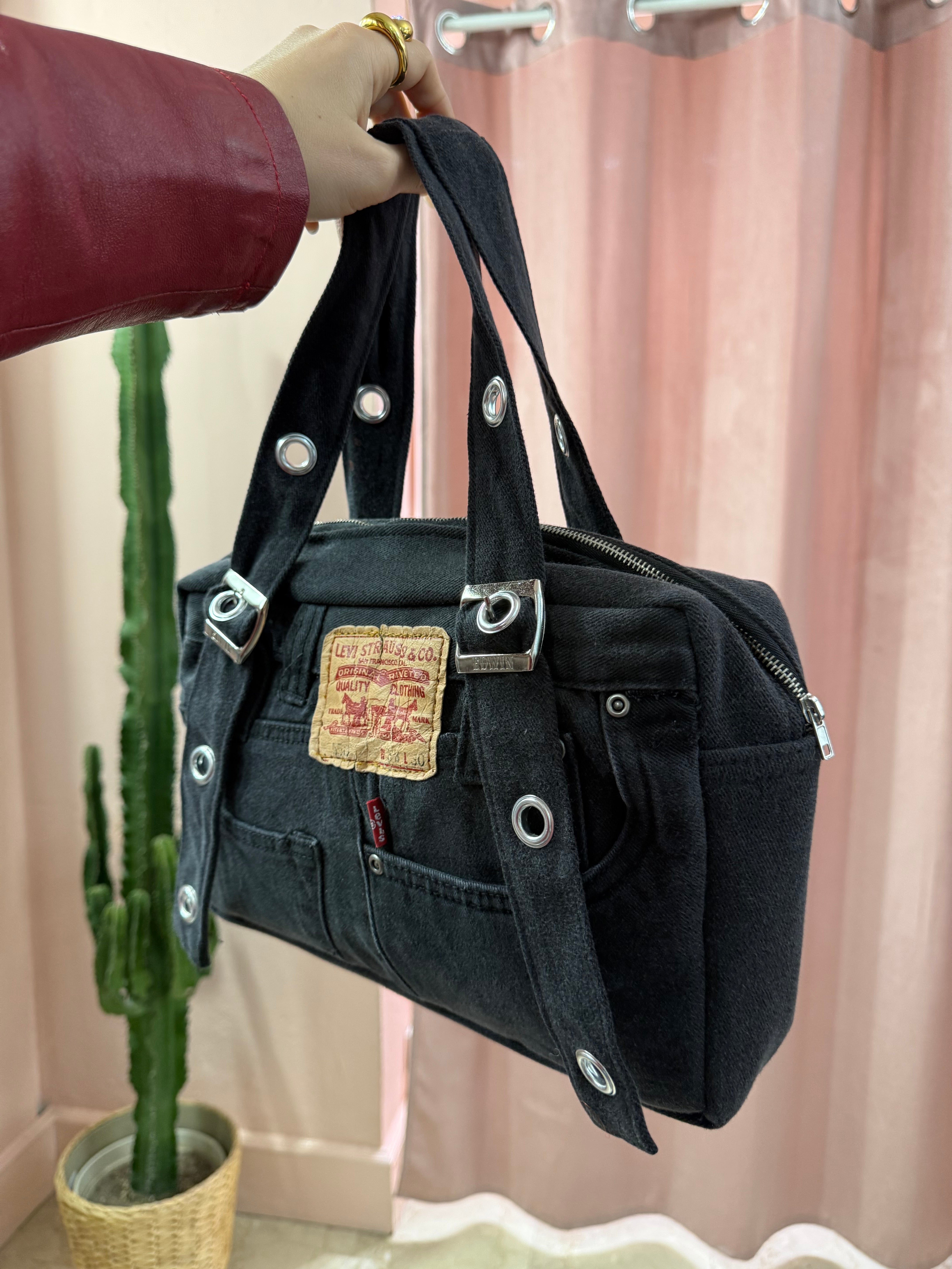 Borsa Levis upcycling nera