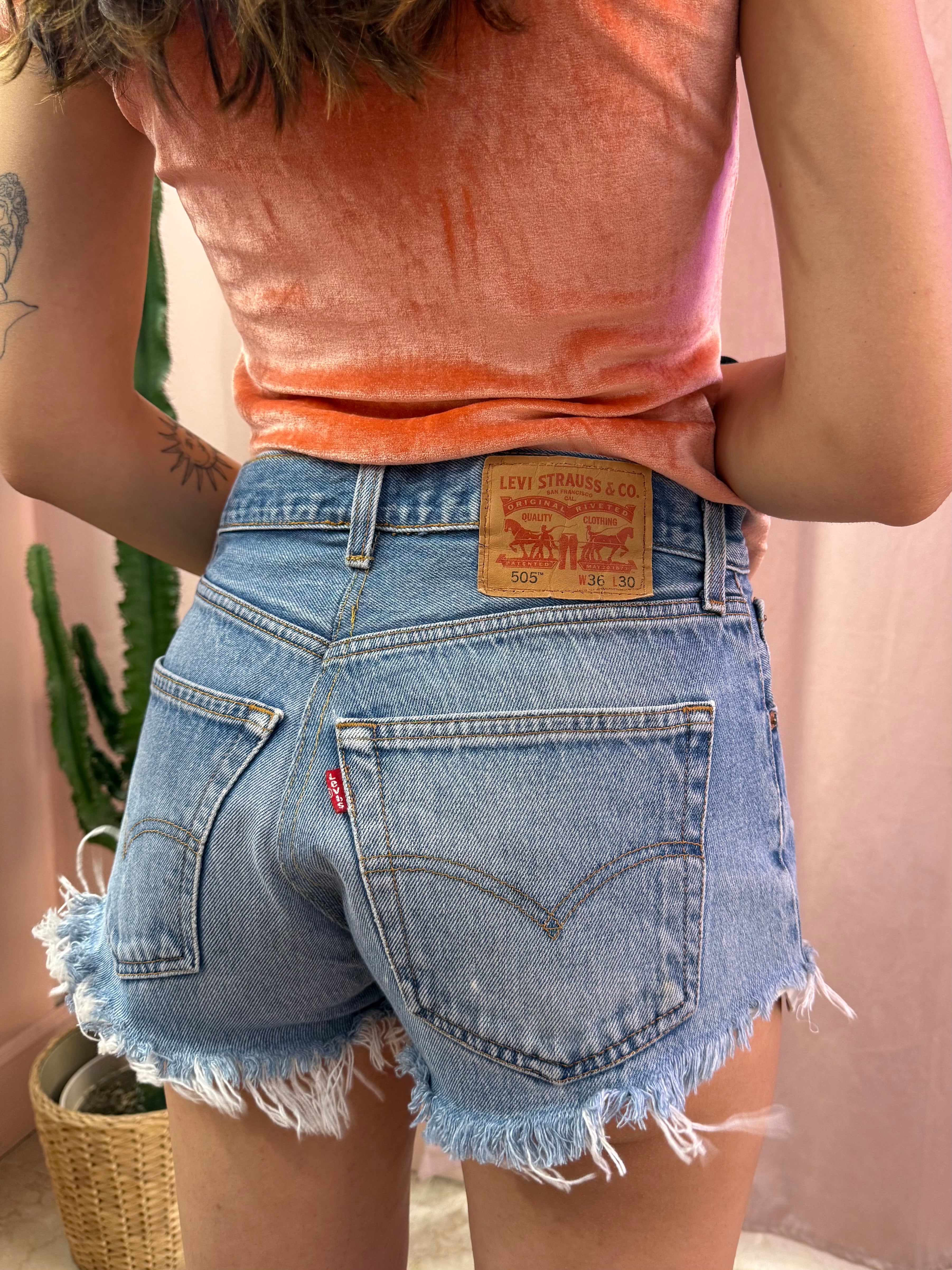 Shorts Levis vintage sfrangiato