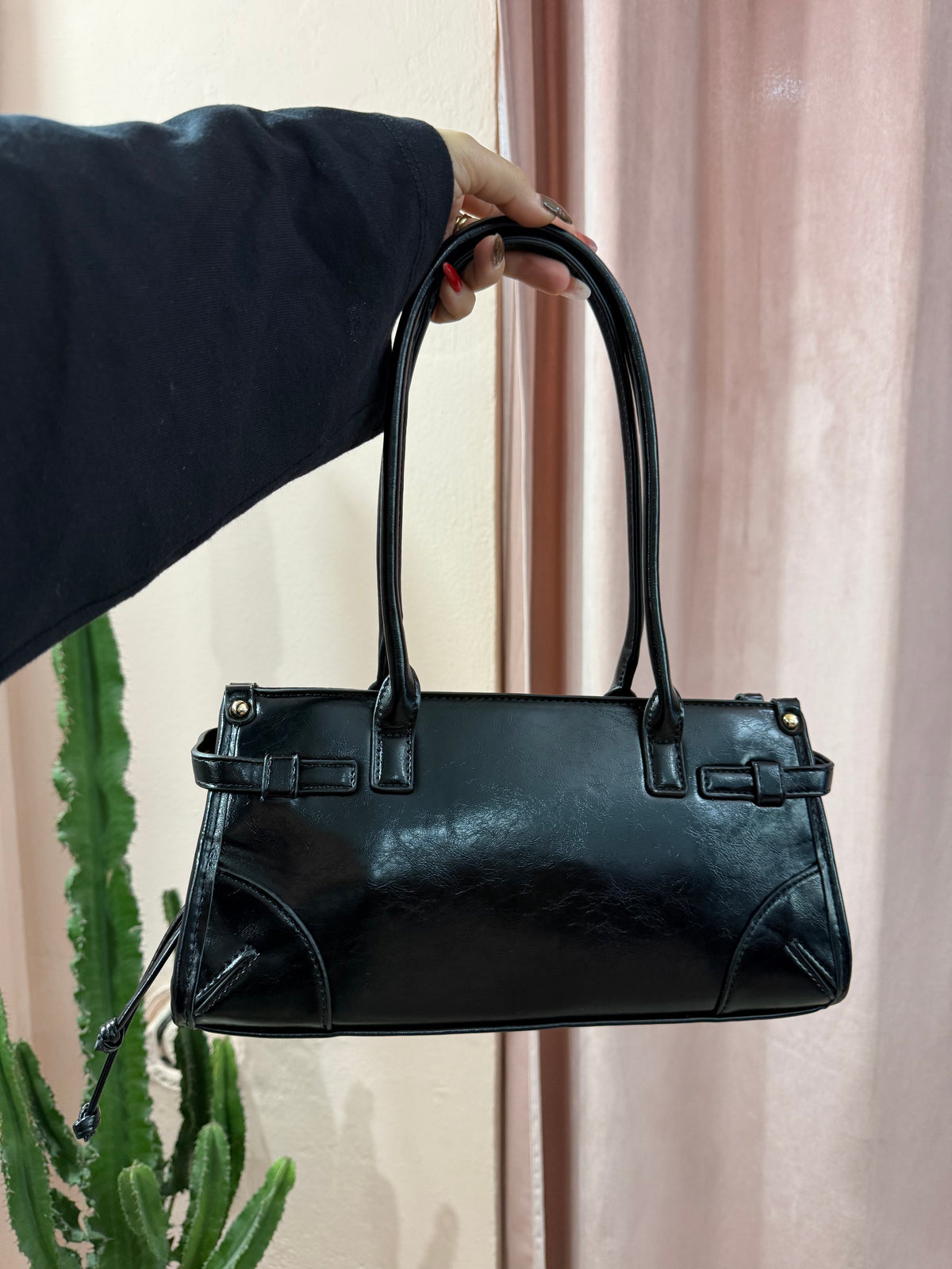 Borsa 00s in vernice nera