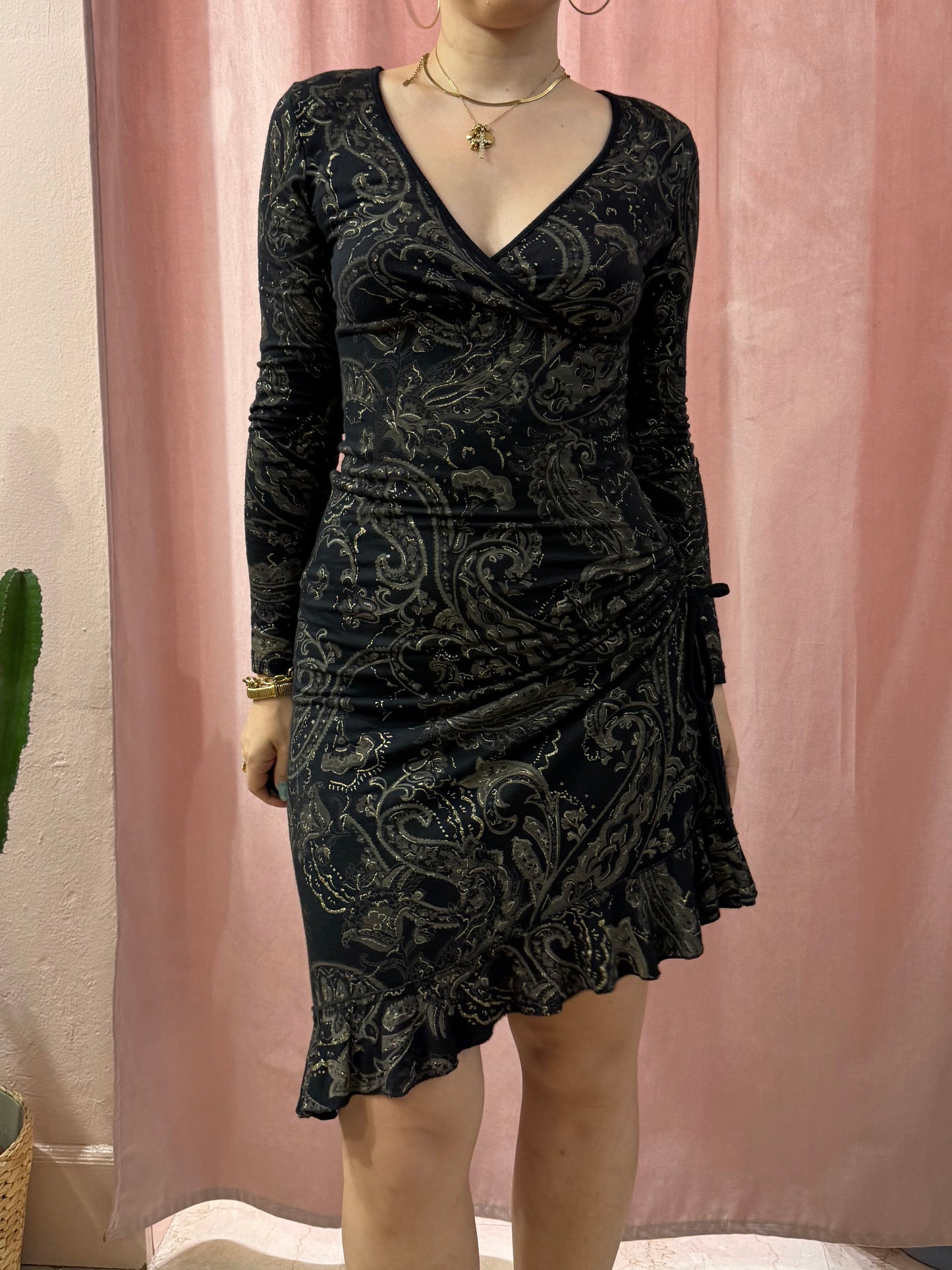 Vestito 2000 nero in fantasia dorata
