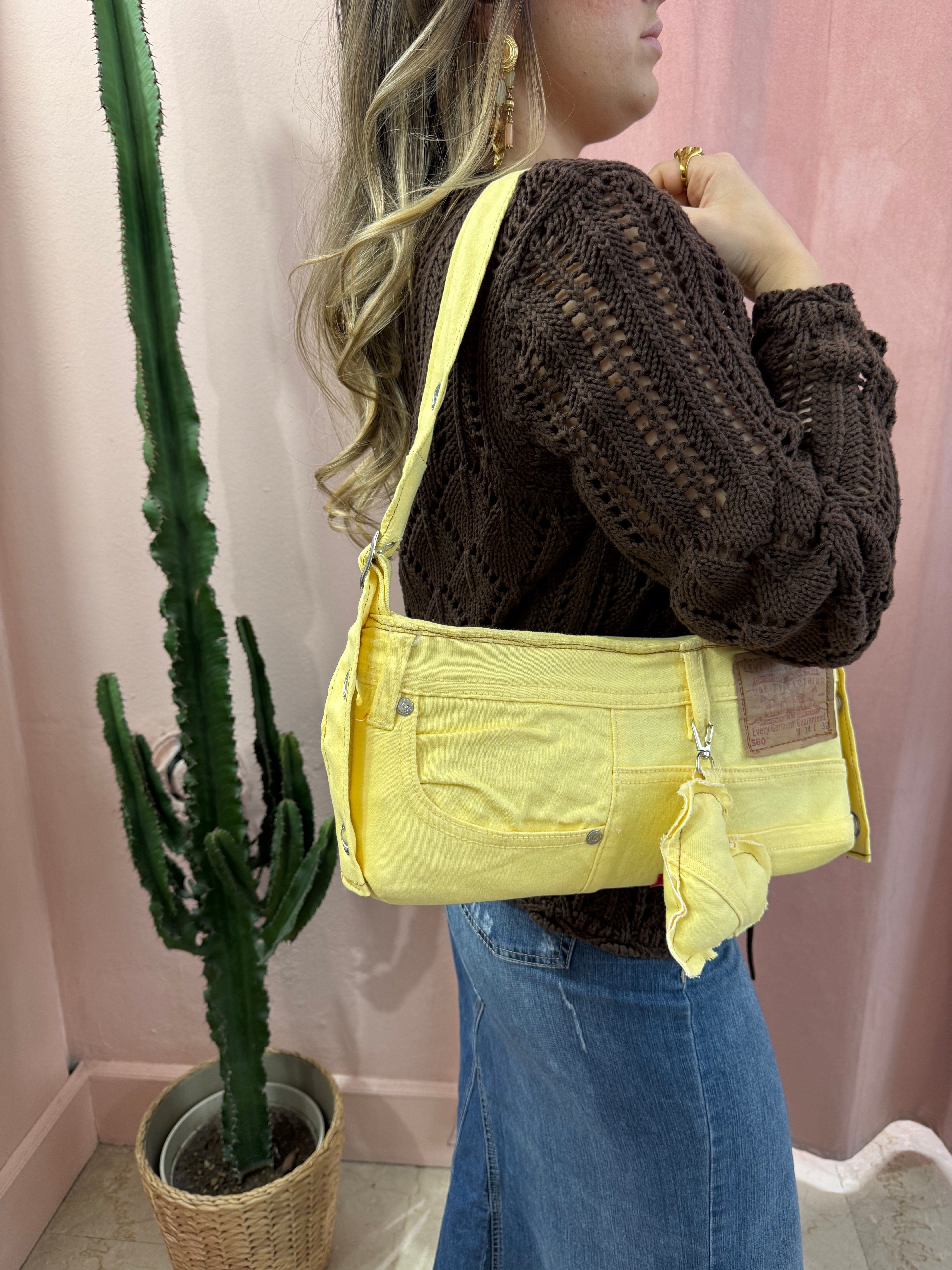 Borsa baguette Levis upcycling gialla