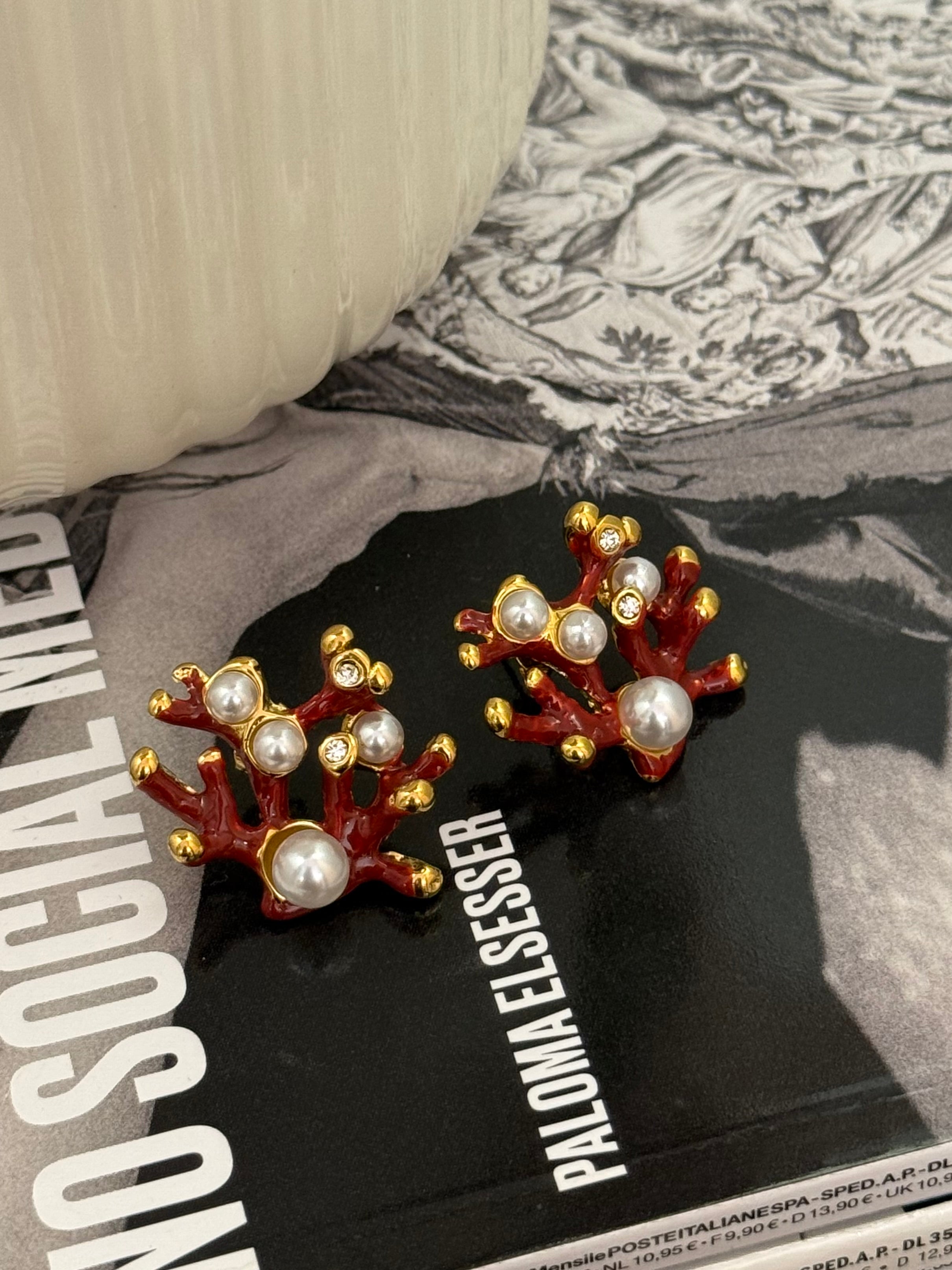 Orecchini coralli con strass e perle