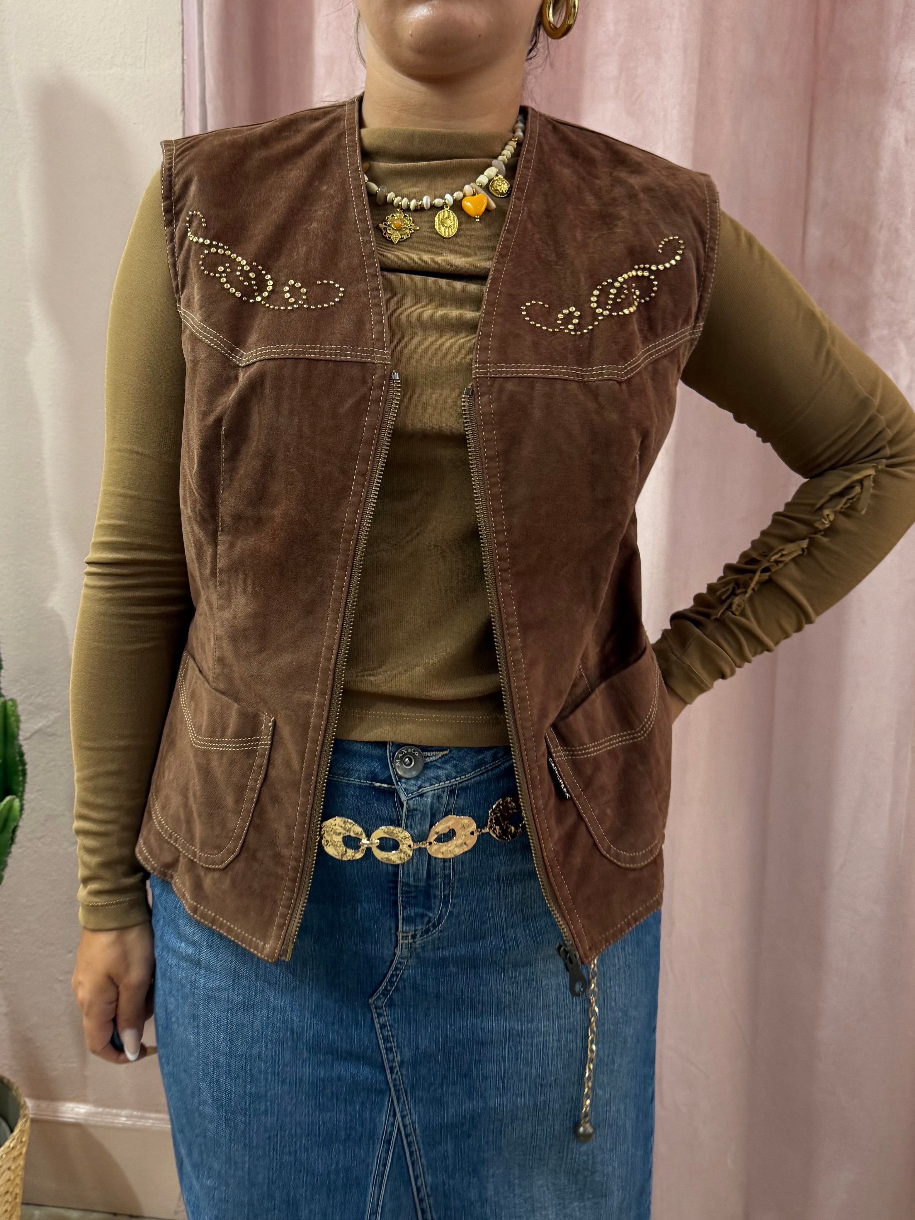 Gilet effetto scamosciato con applicazioni