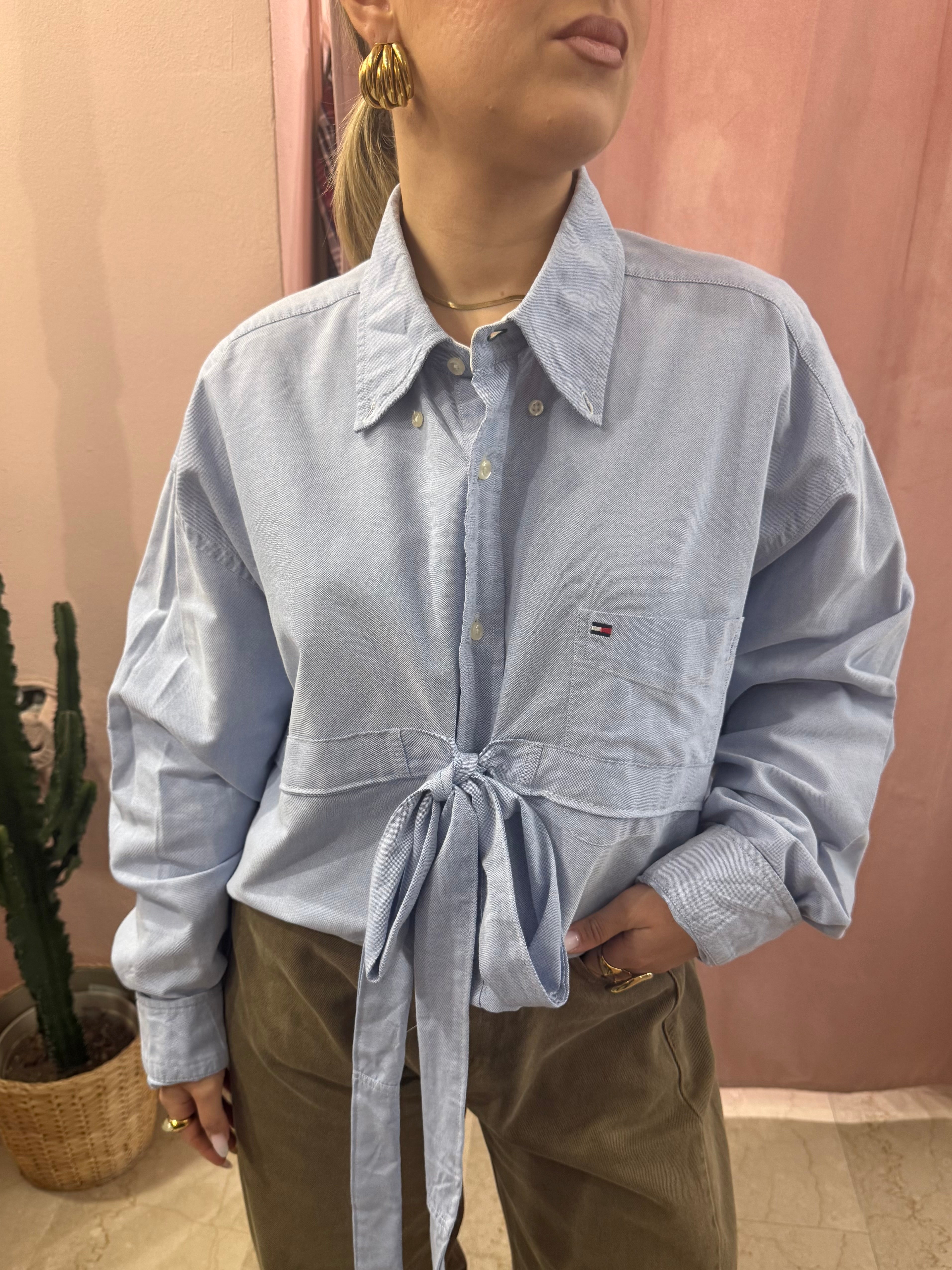 Camicia Tommy H. upcycling fiocco azzurra