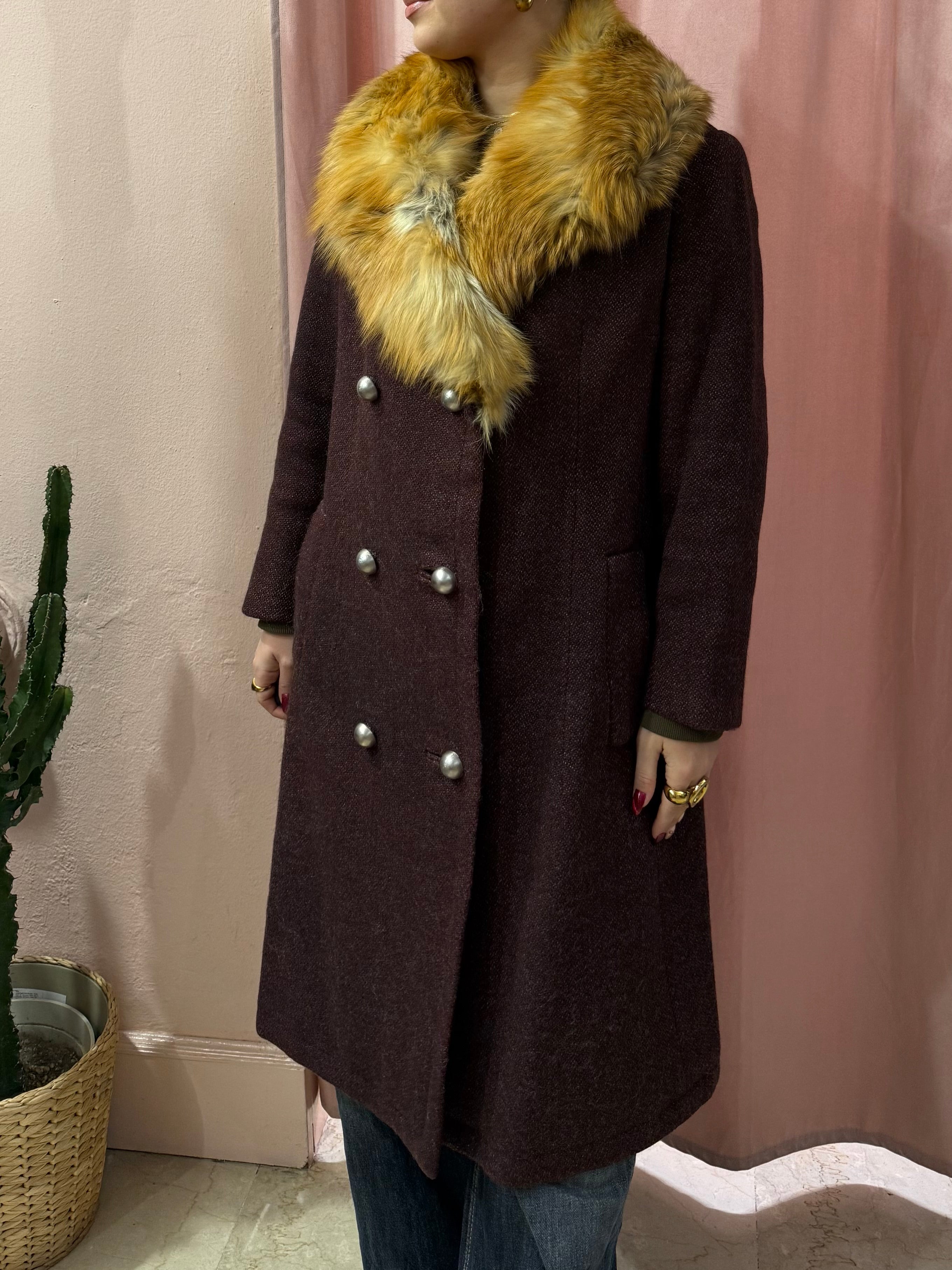 Cappotto vintage bordeaux con collo in volpe