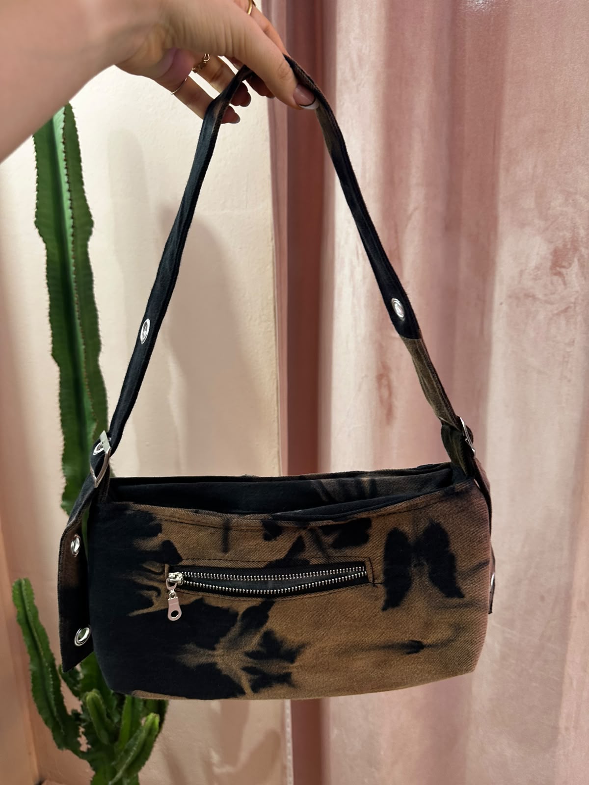 Borsa Levis baguette upcycling tie dye nera