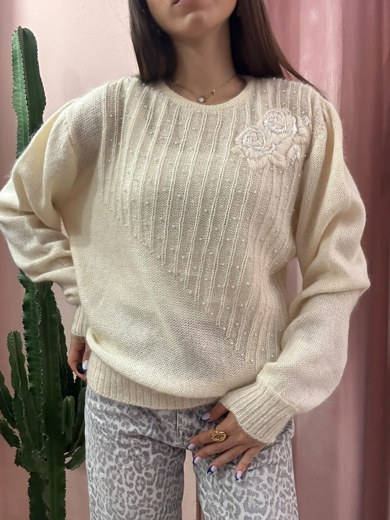 Maglione vintage panna ricamato con fiore in mohair