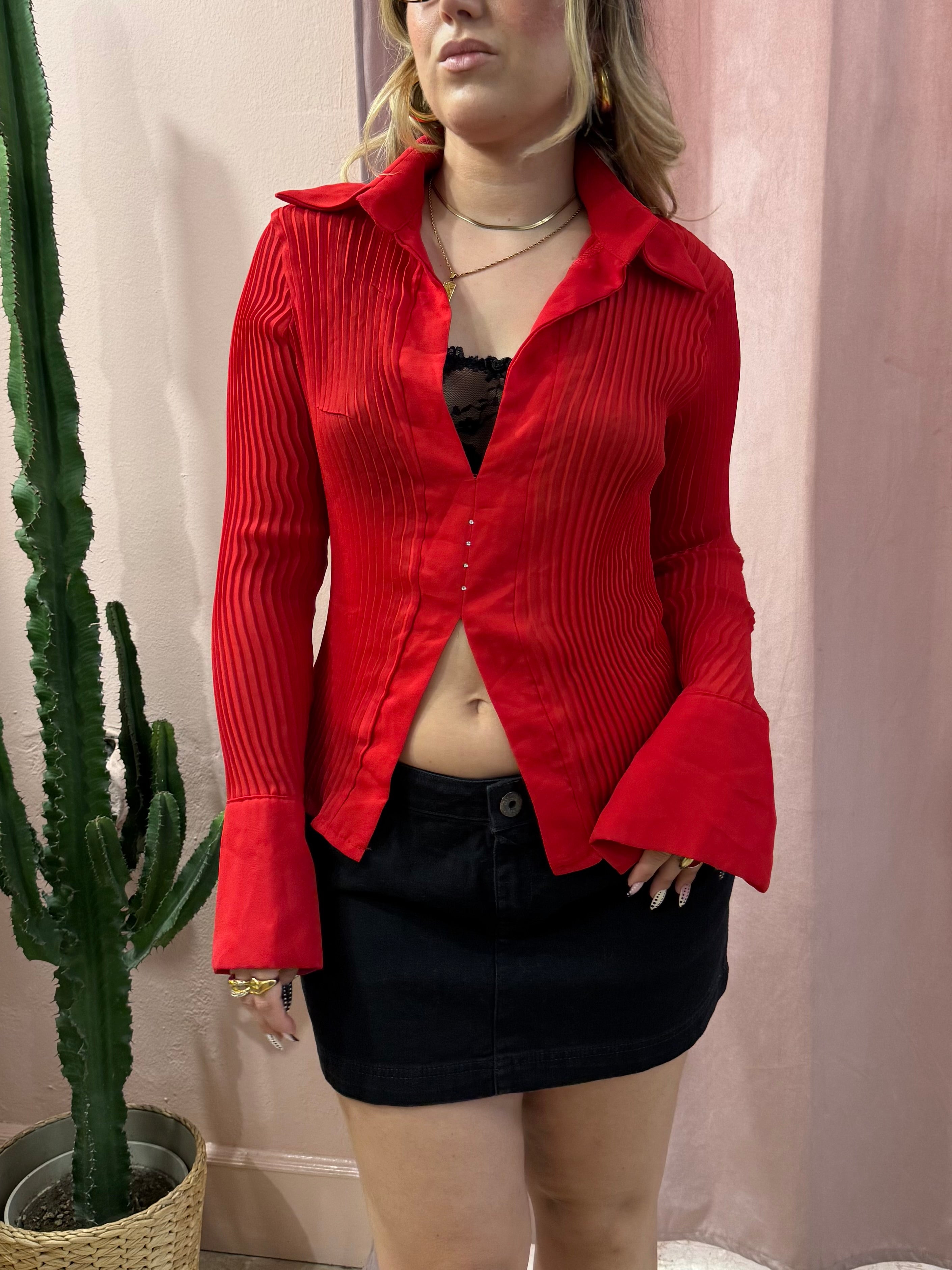 Camicia rossa 00s con apertura