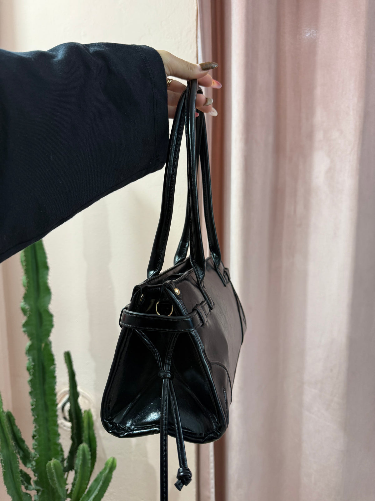 Borsa 00s in vernice nera
