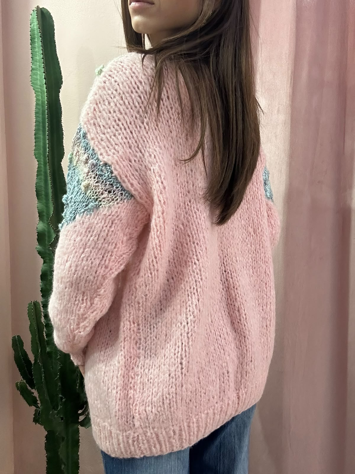 Maxi Cardigan rosa con motivo in maglia di lana