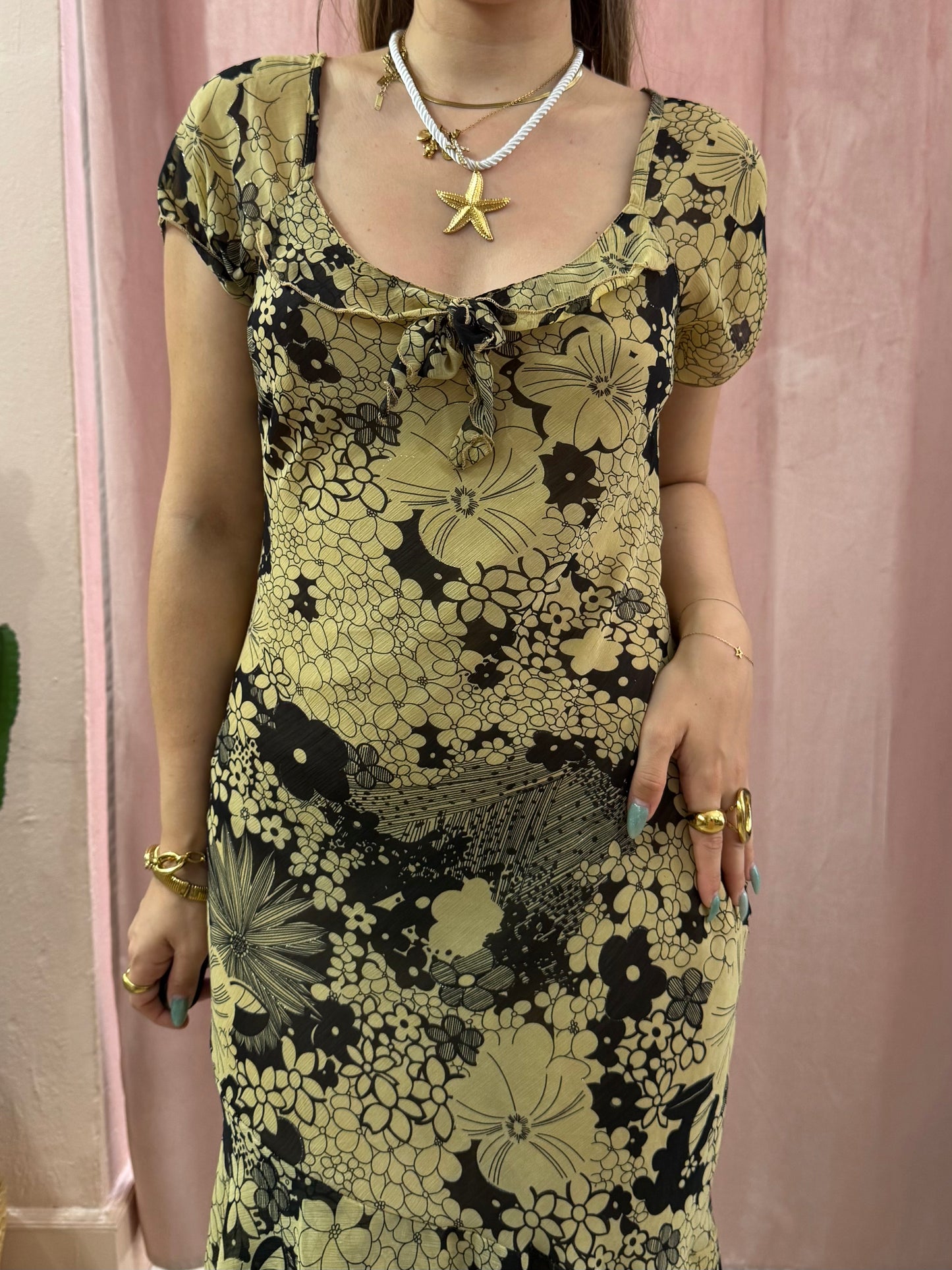 Vestito in fantasia a fiori beige e nero