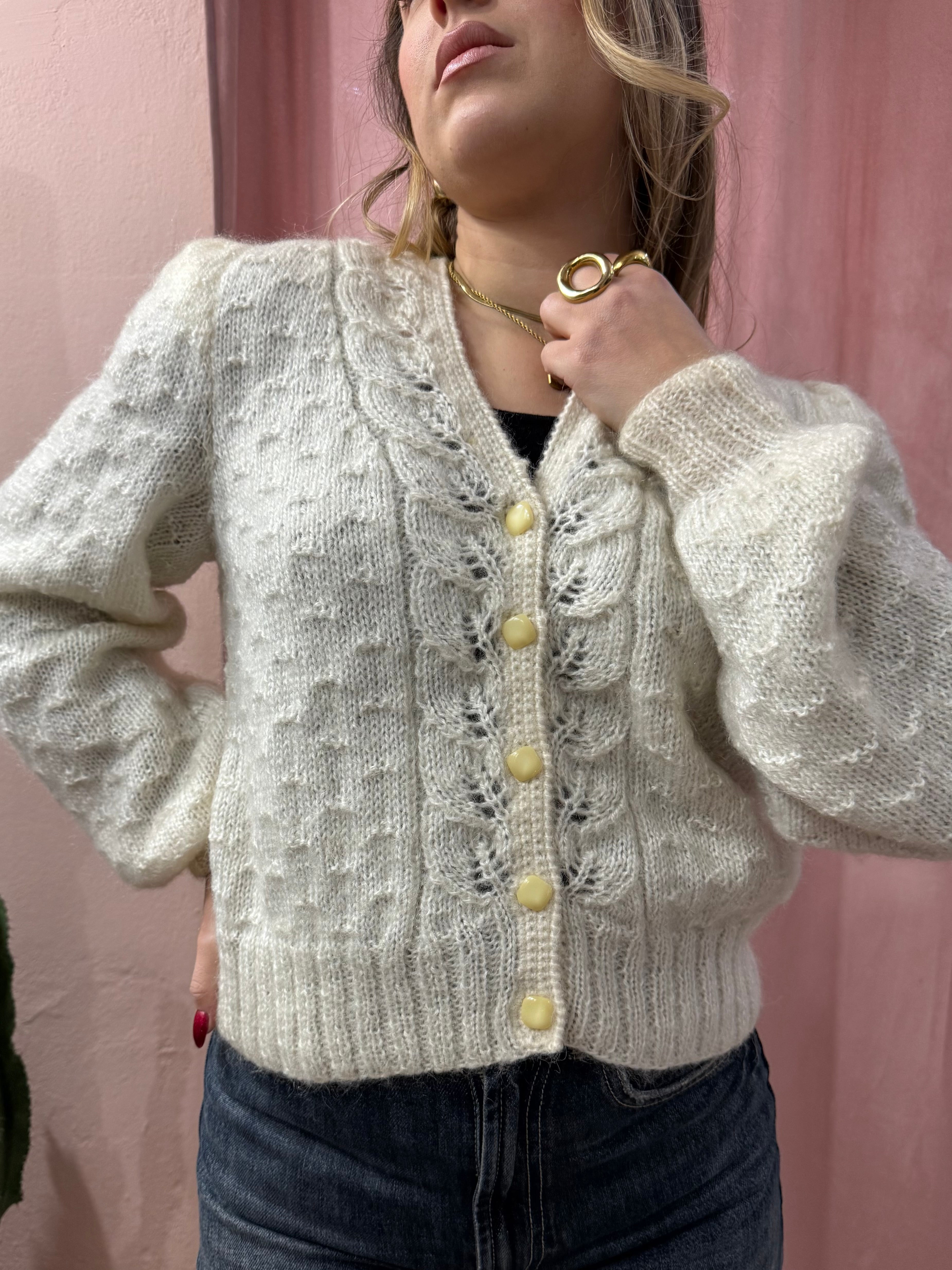 Cardigan panna con maniche gigot