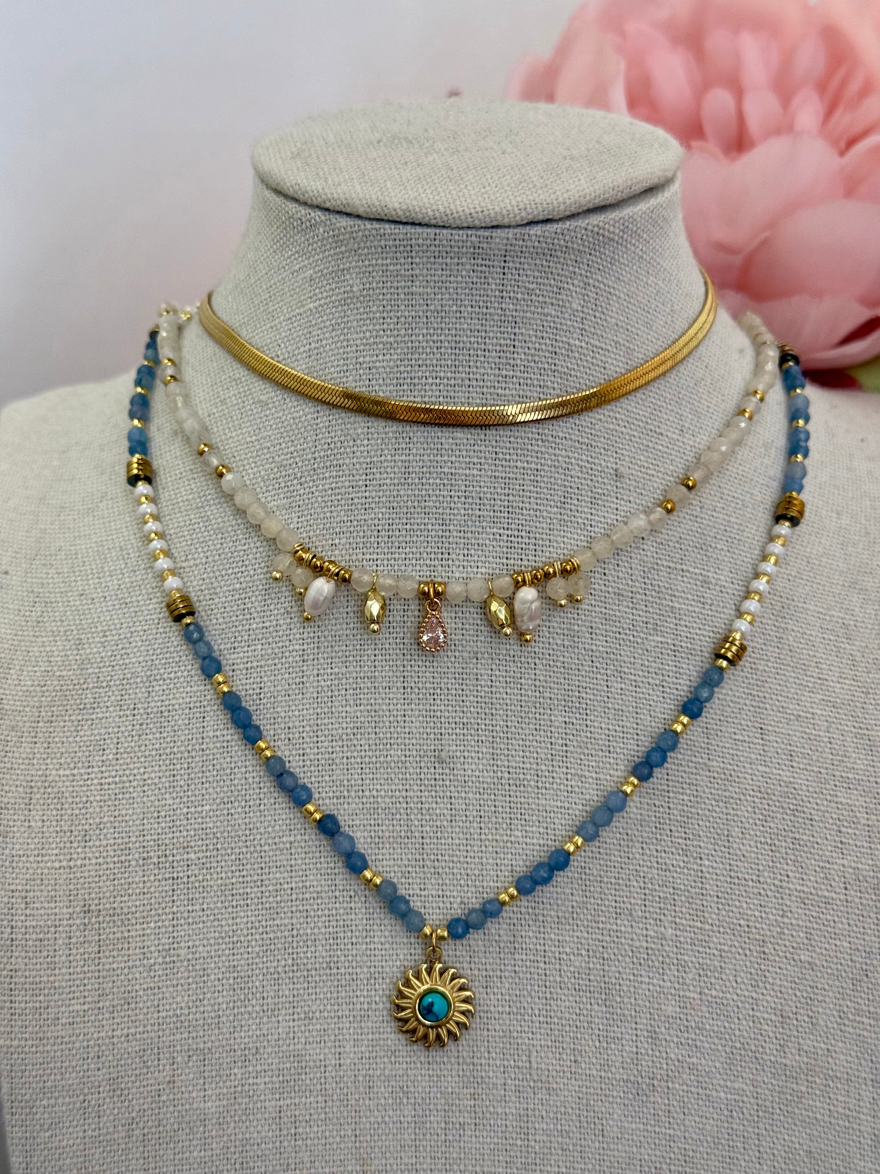Collana con sole azzurra/ bianca