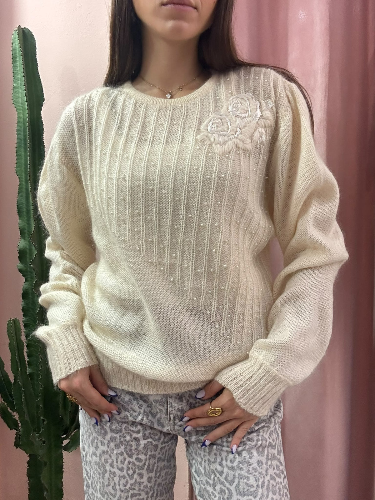 Maglione vintage panna ricamato con fiore in mohair