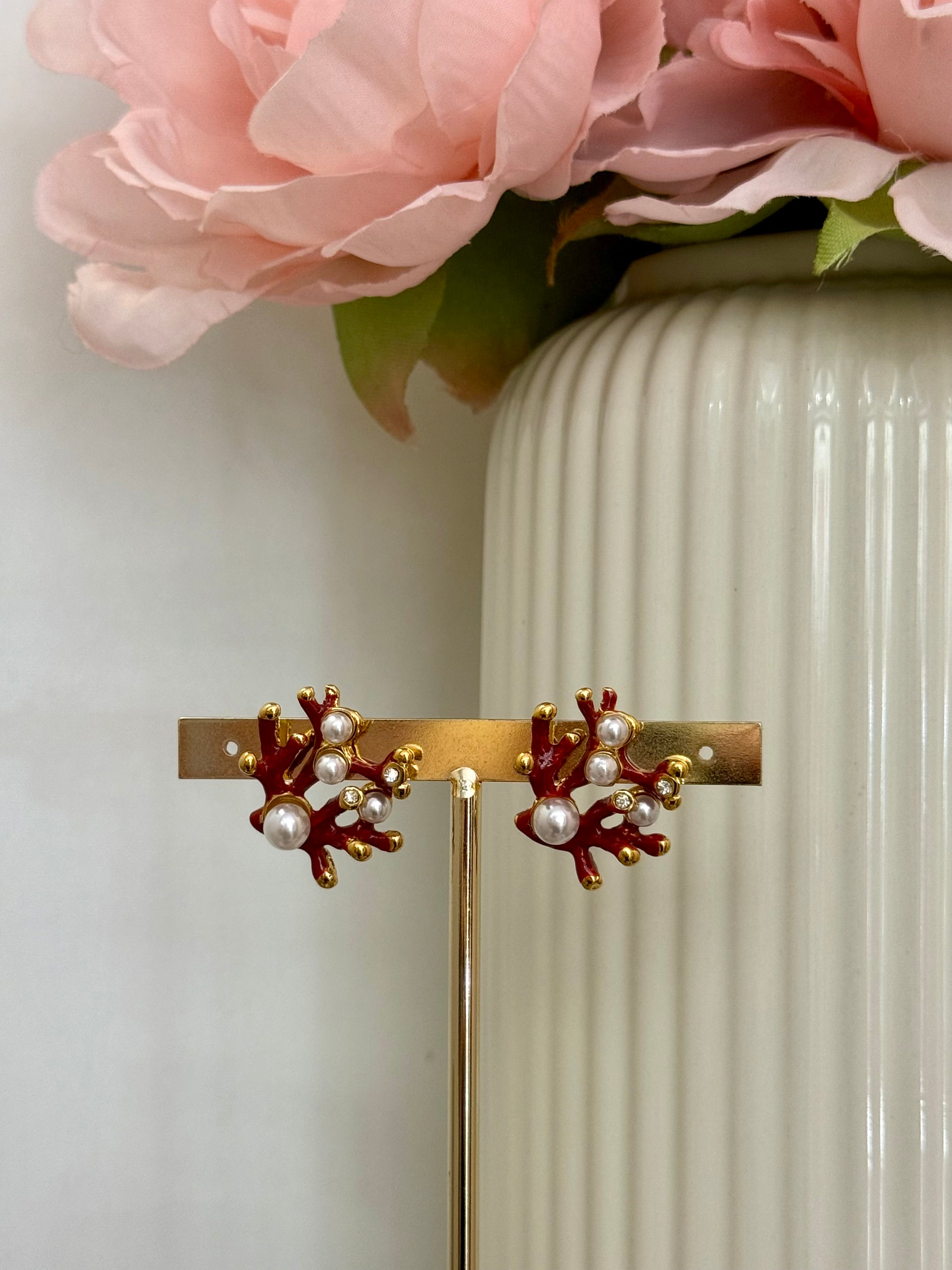 Orecchini coralli con strass e perle