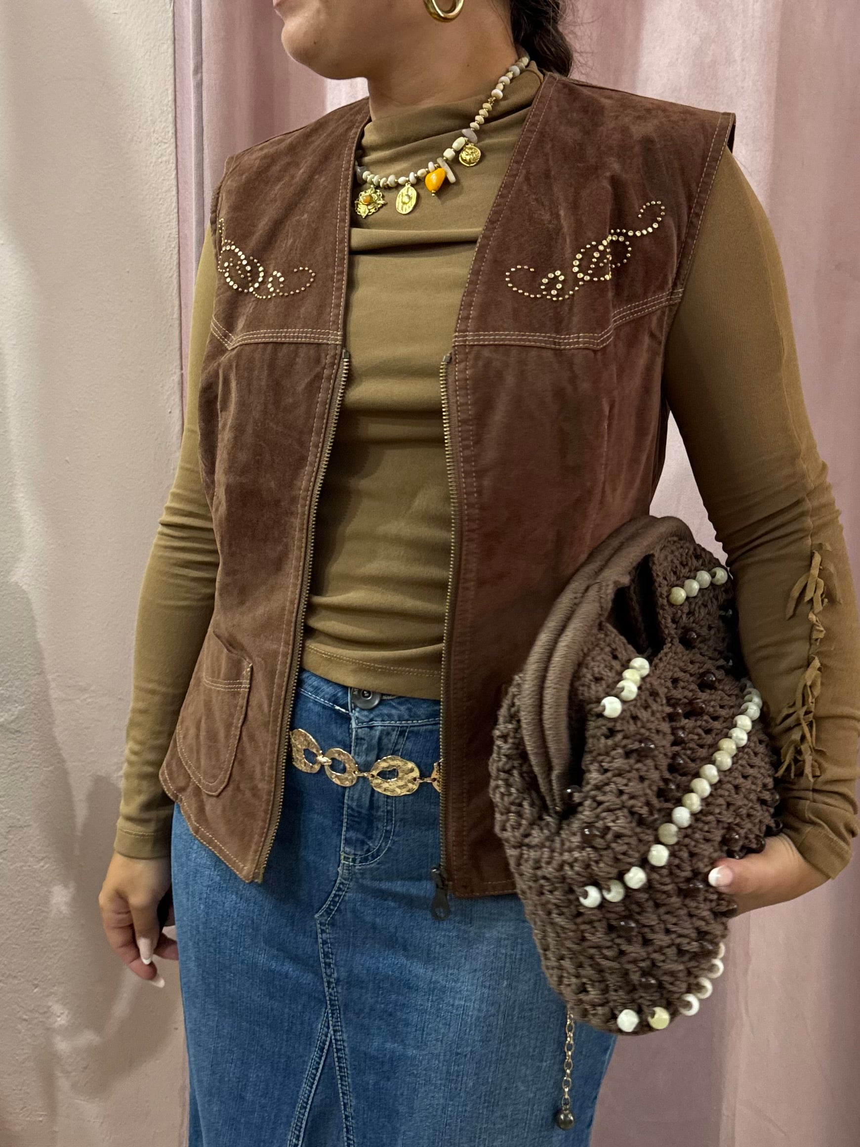 Gilet effetto scamosciato con applicazioni
