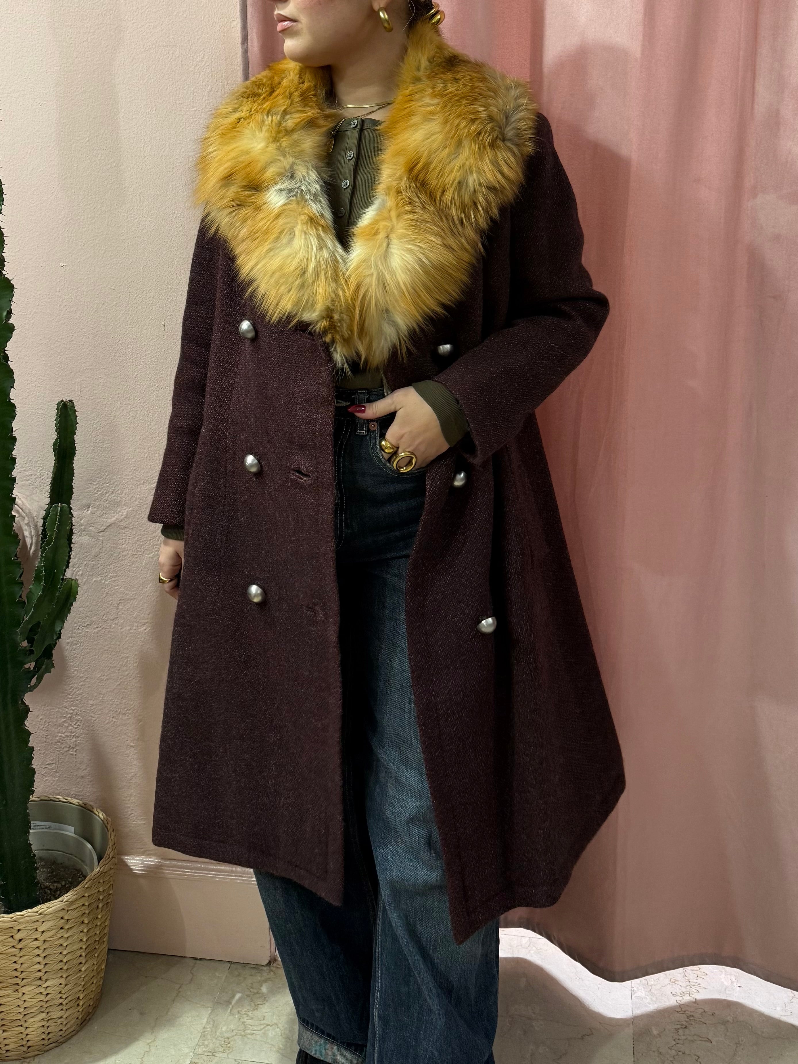 Cappotto vintage bordeaux con collo in volpe