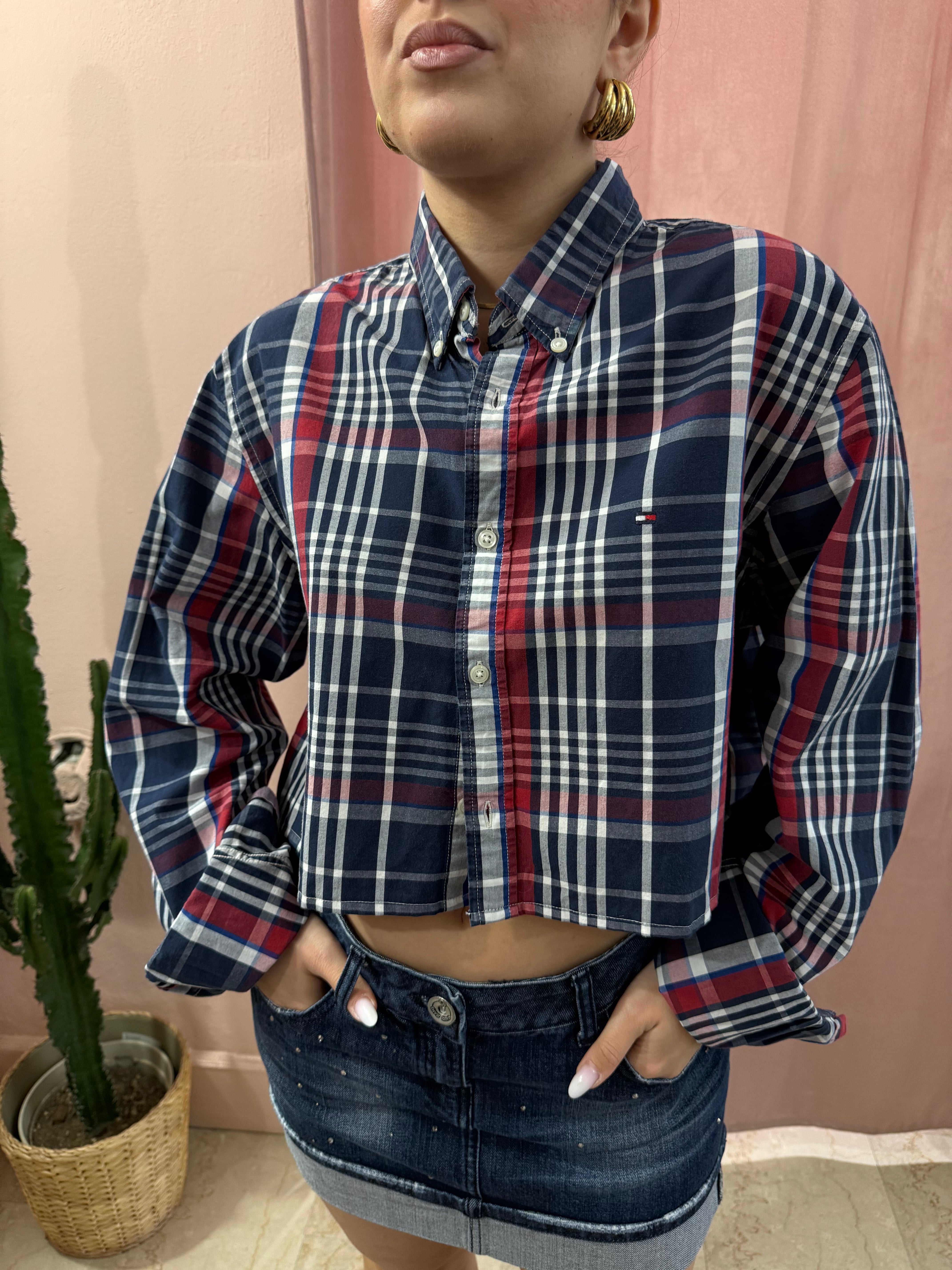 Camicia Tommy H. crop a quadri rossa e blu