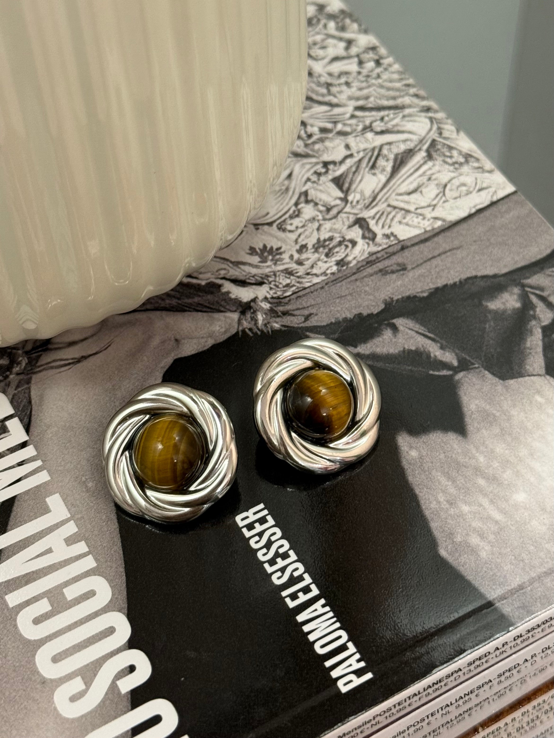 Orecchini rotondi torchon con pietra | solo online