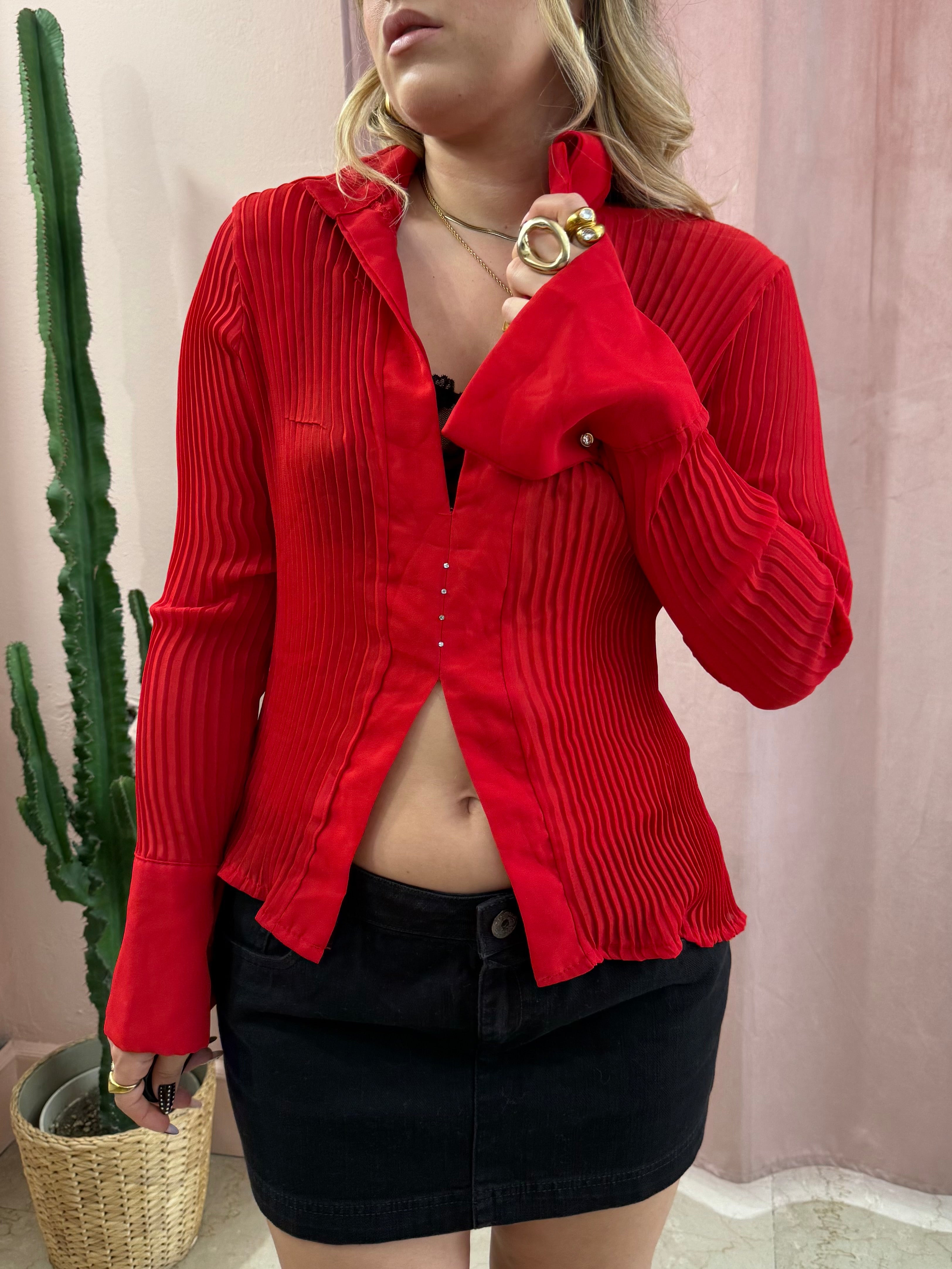 Camicia rossa 00s con apertura