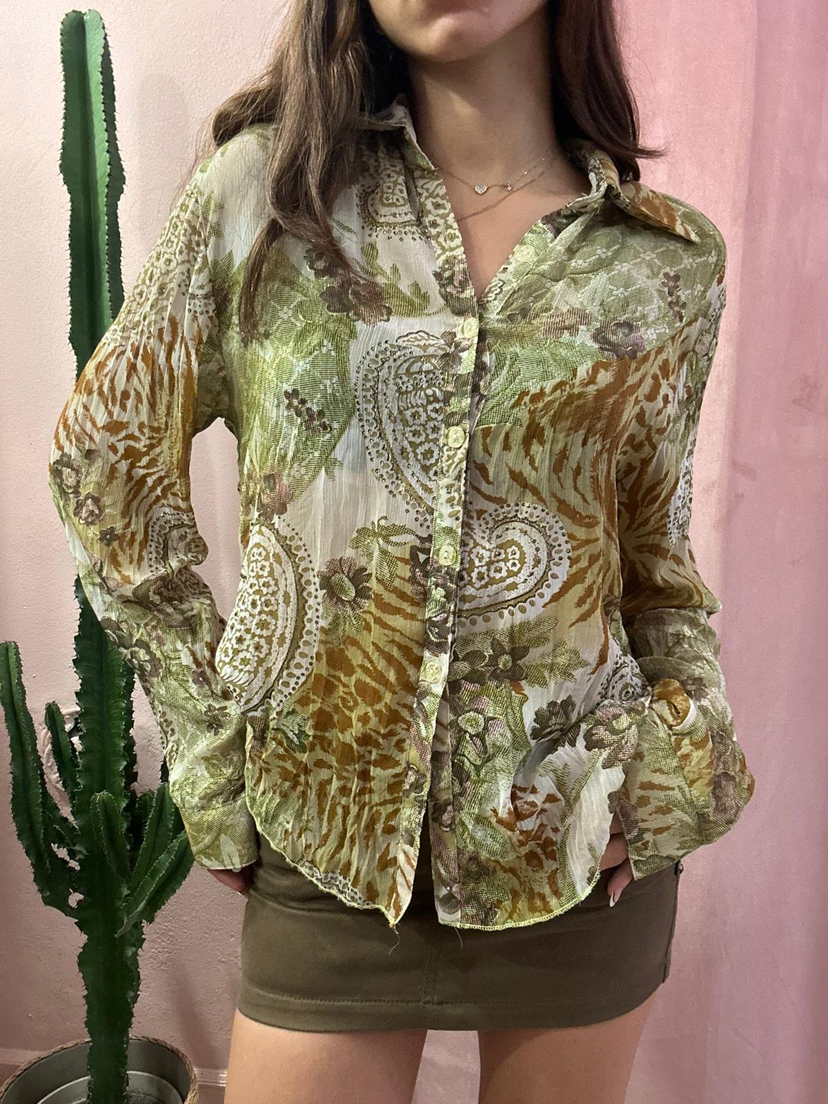 Camicia velata in fantasia sul verde
