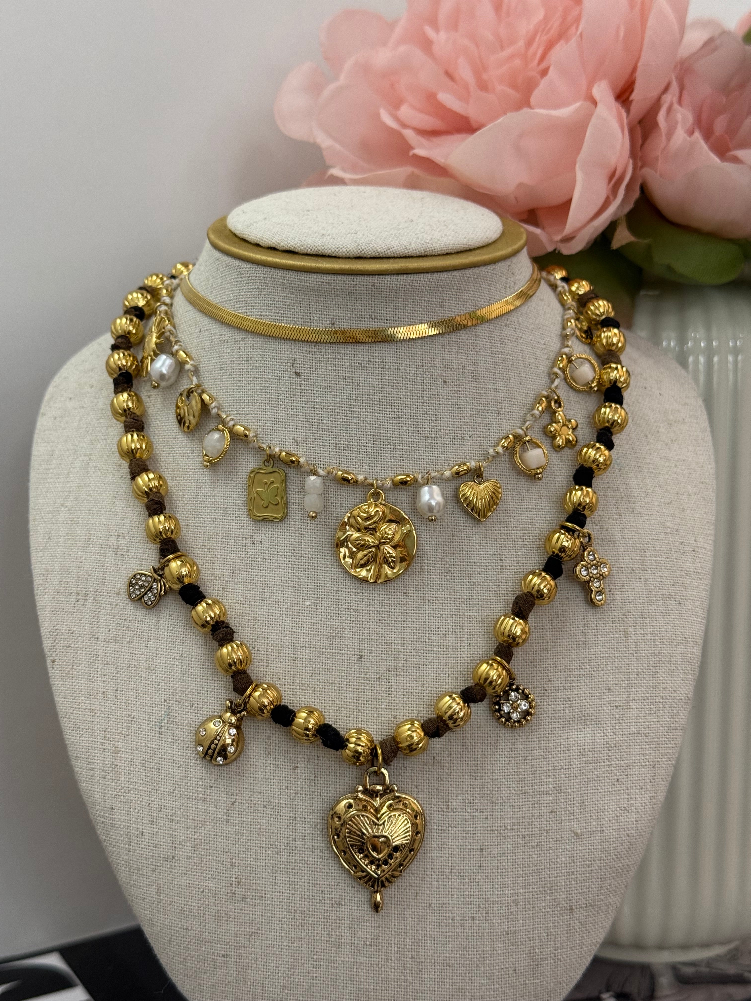 Collana multi charm con sfere dorate