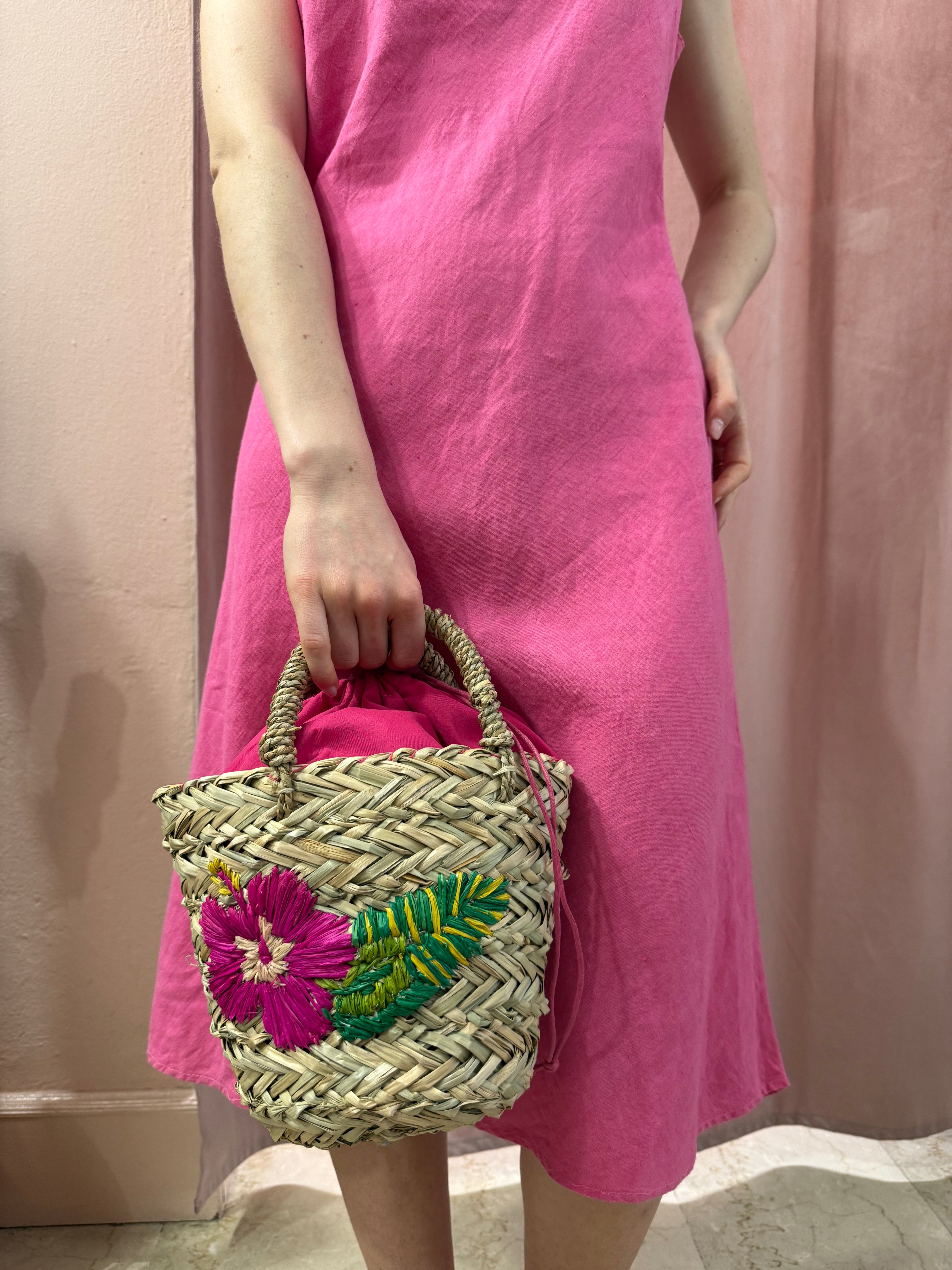 Borsa in paglia con ricamo fiore
