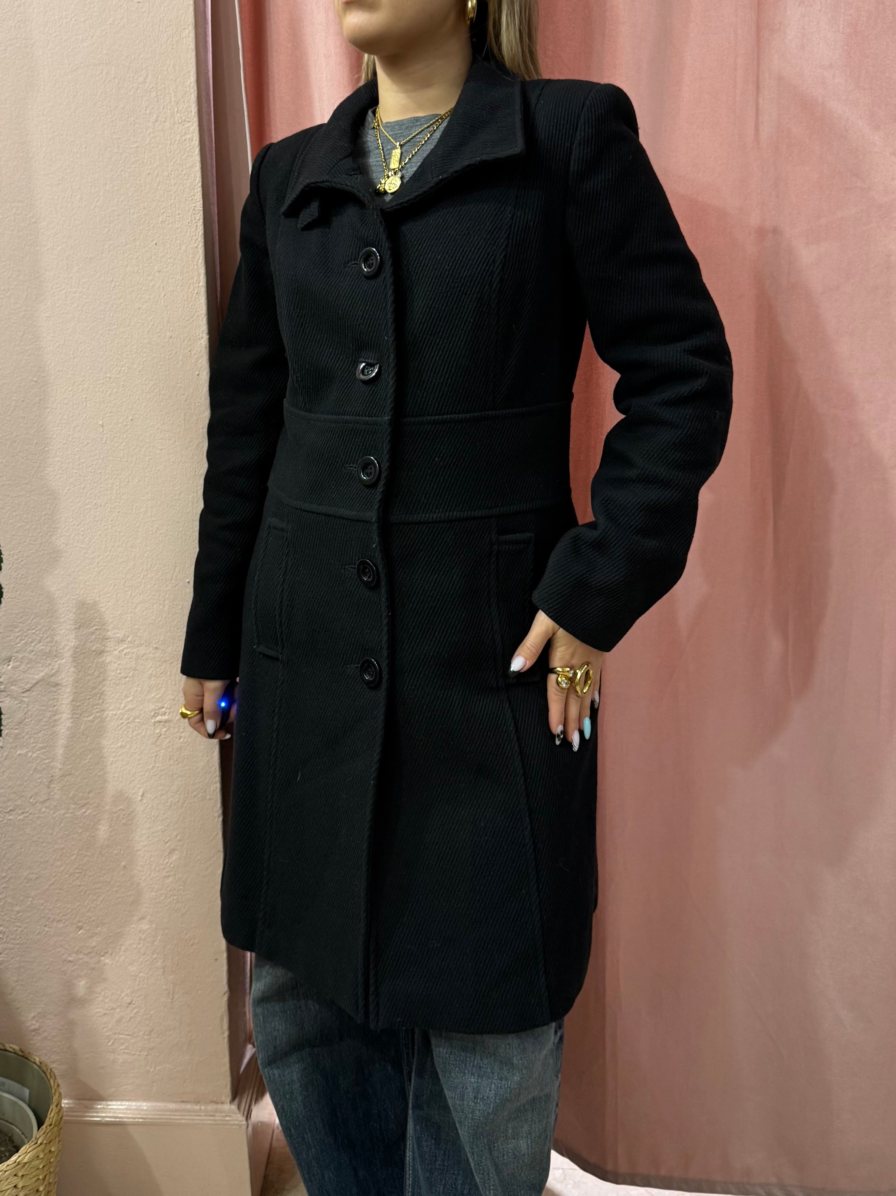 Cappotto nero in lana texture a righe