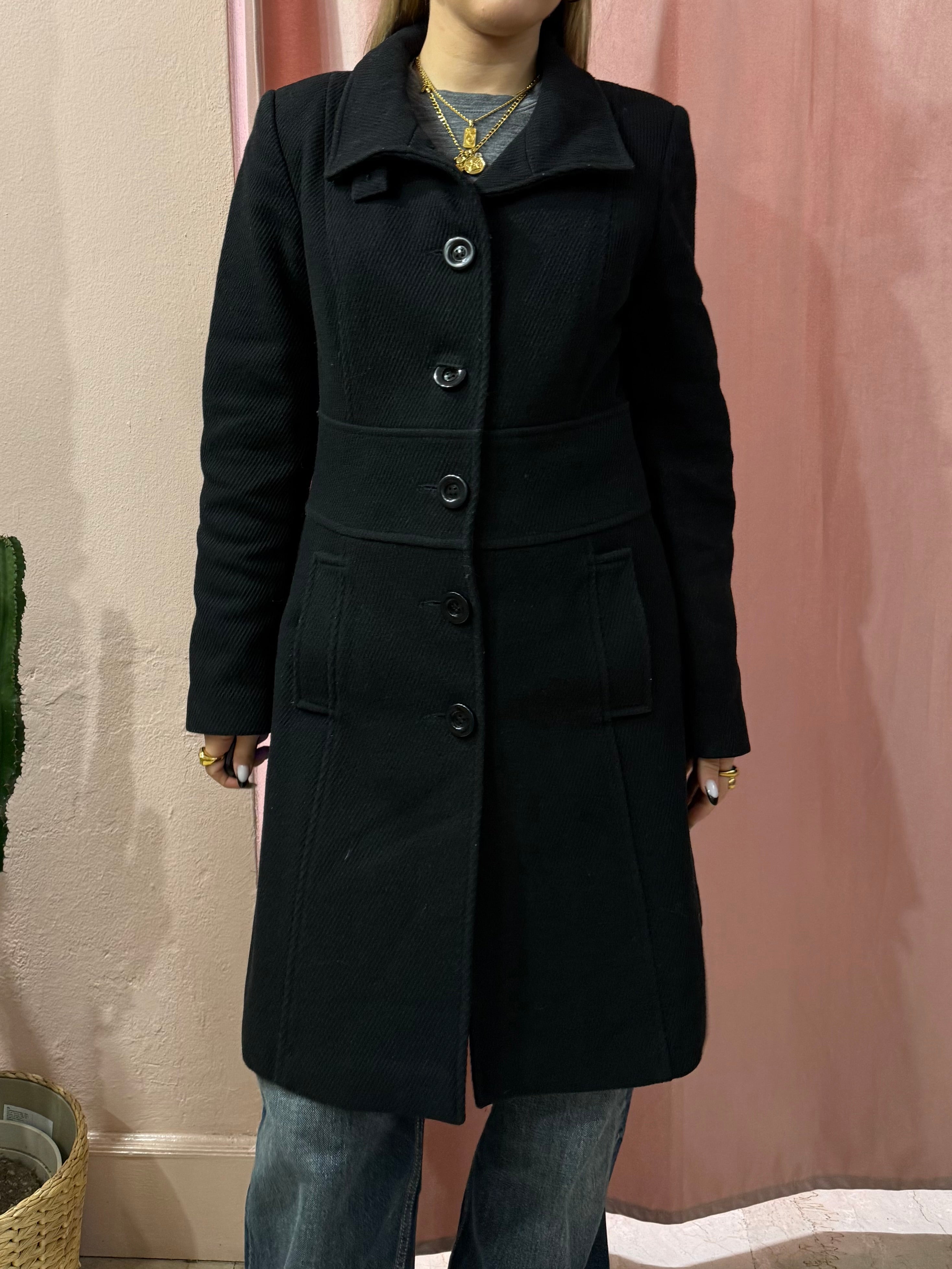 Cappotto nero in lana texture a righe