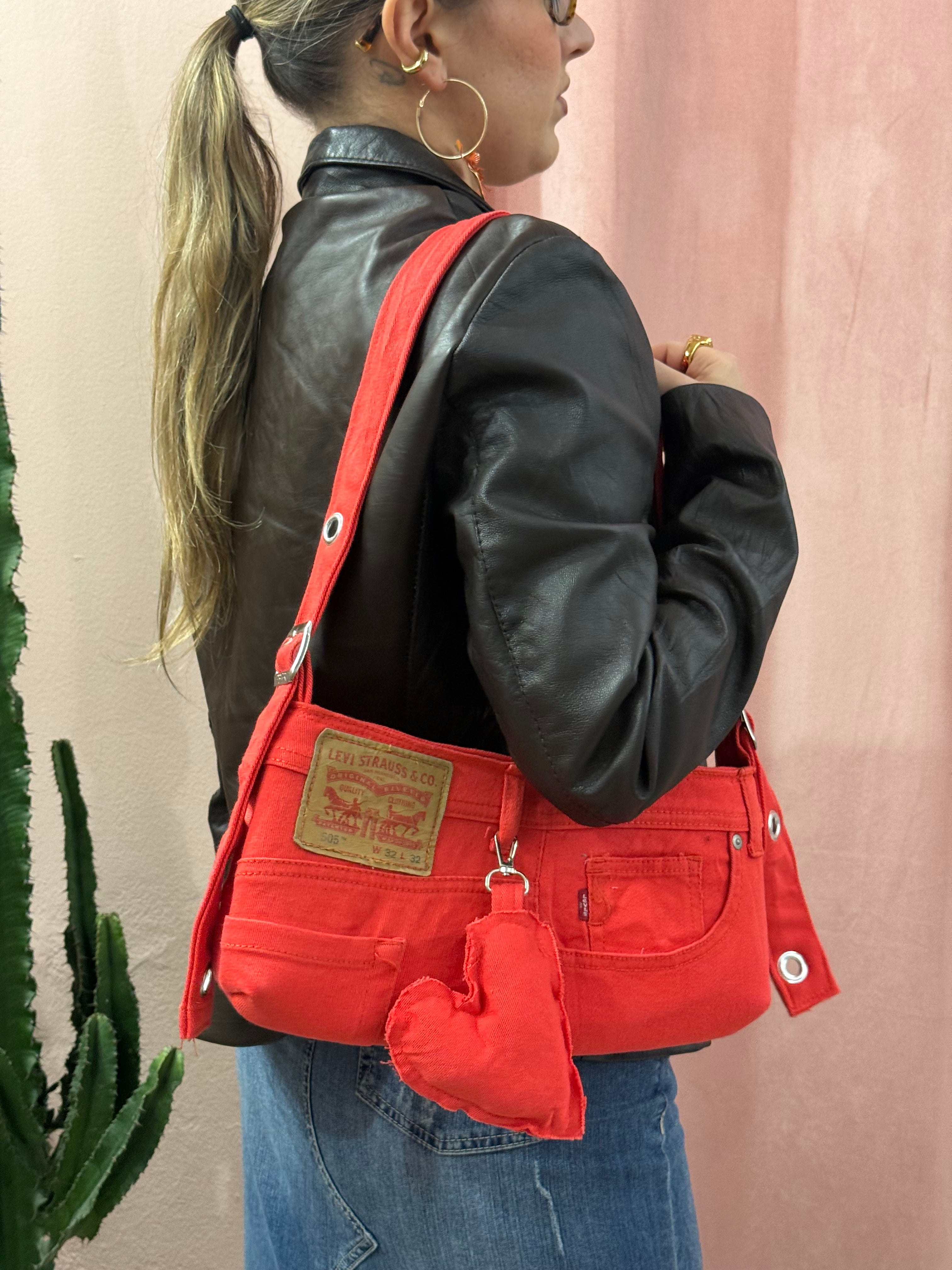 Borsa baguette Levis upcycling rossa