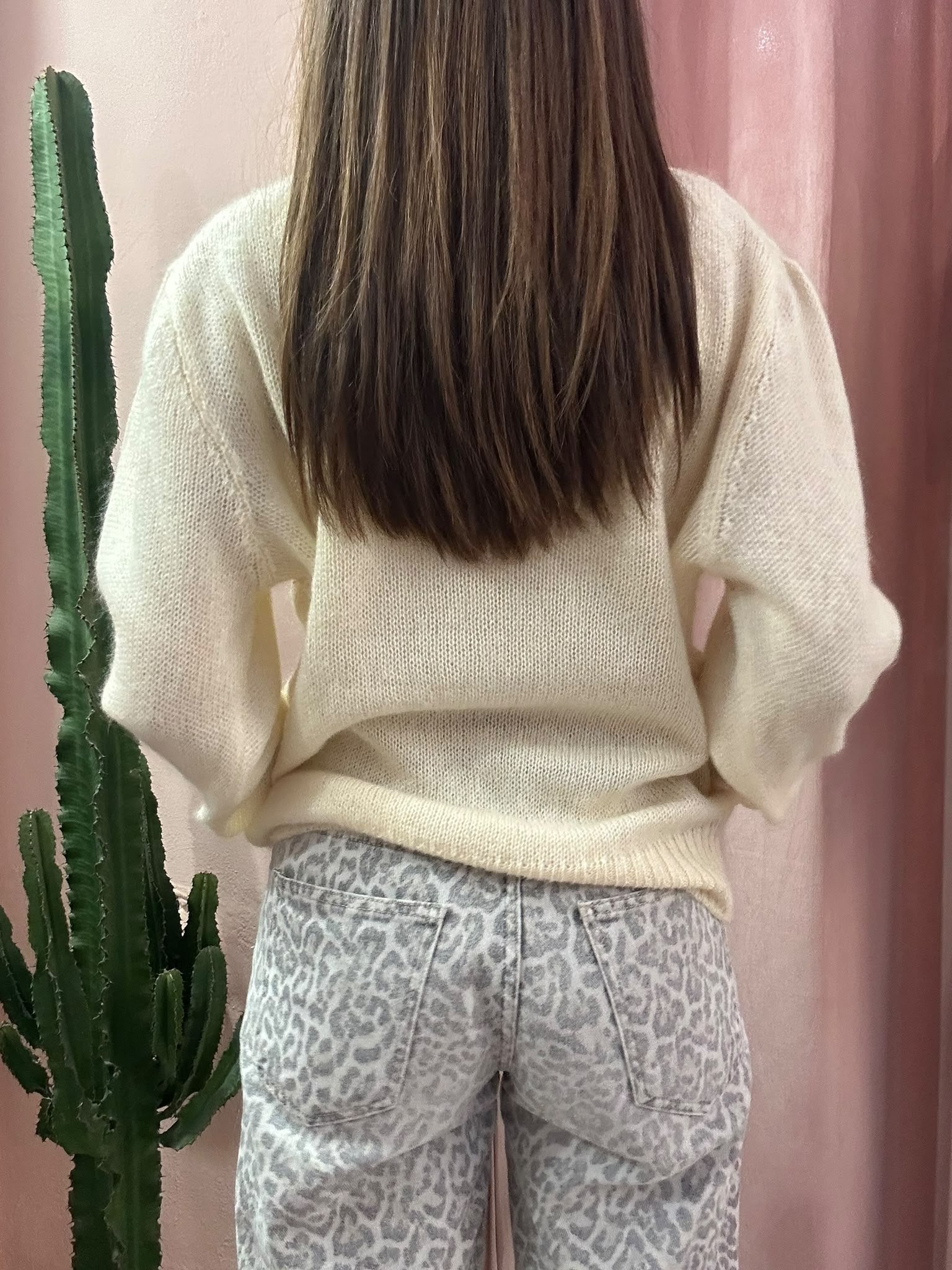 Maglione vintage panna ricamato con fiore in mohair