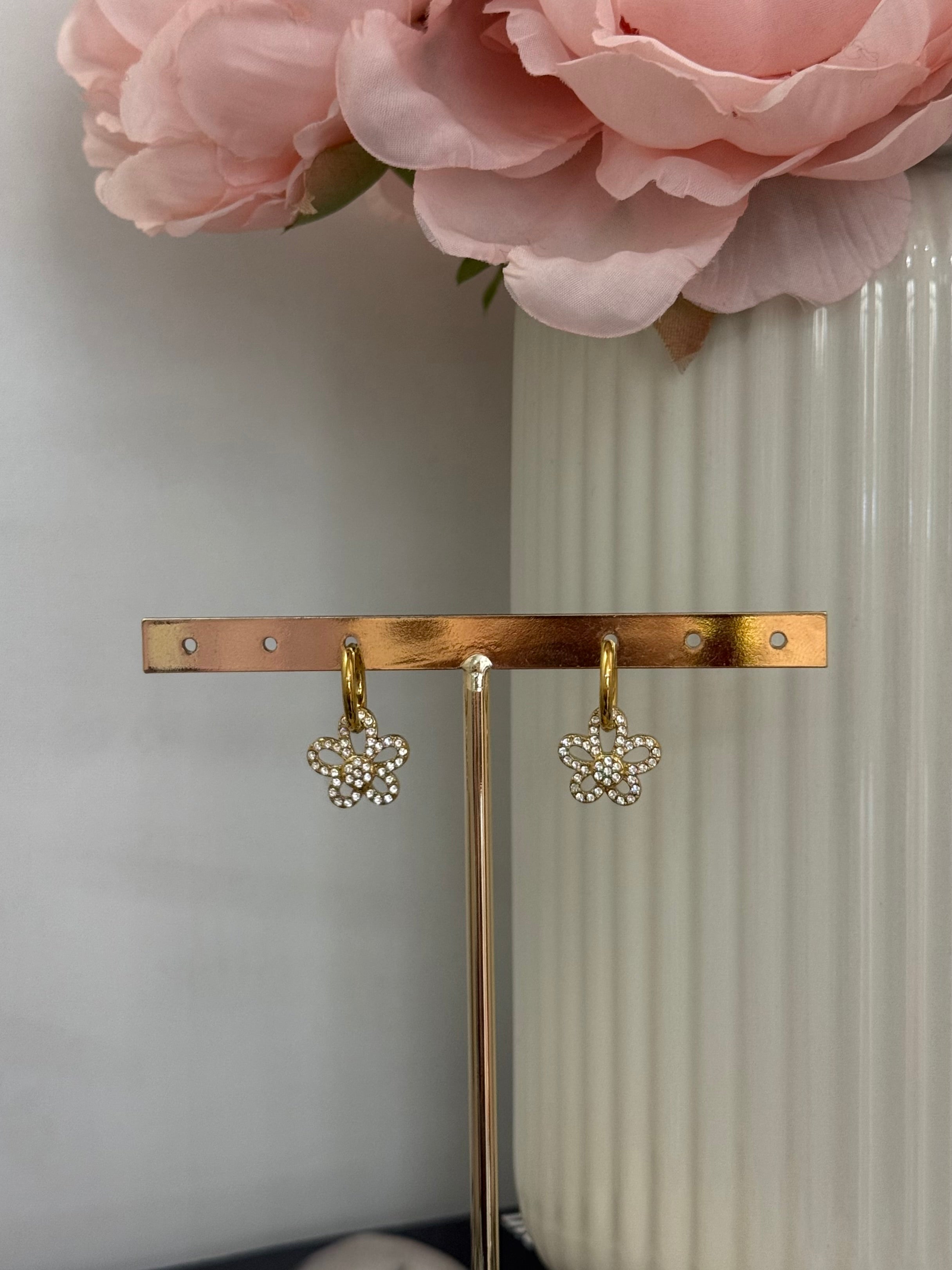 Orecchini pendenti con fiore strass