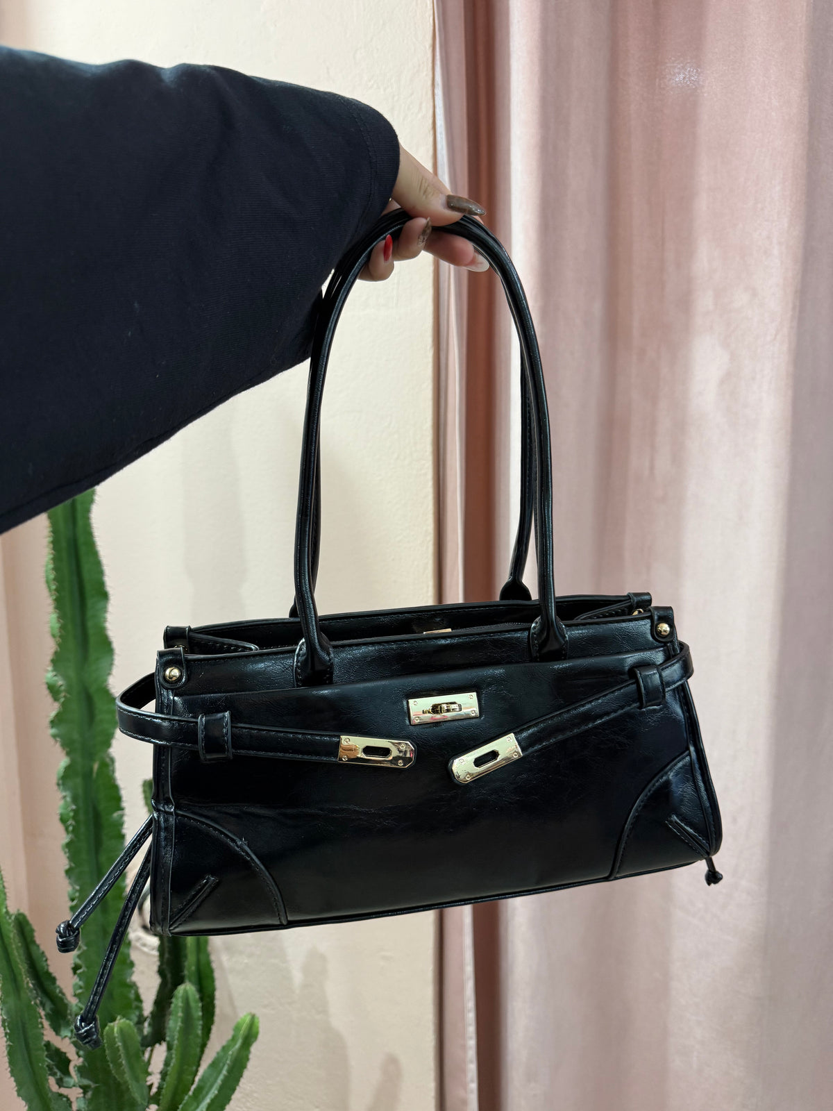 Borsa 00s in vernice nera