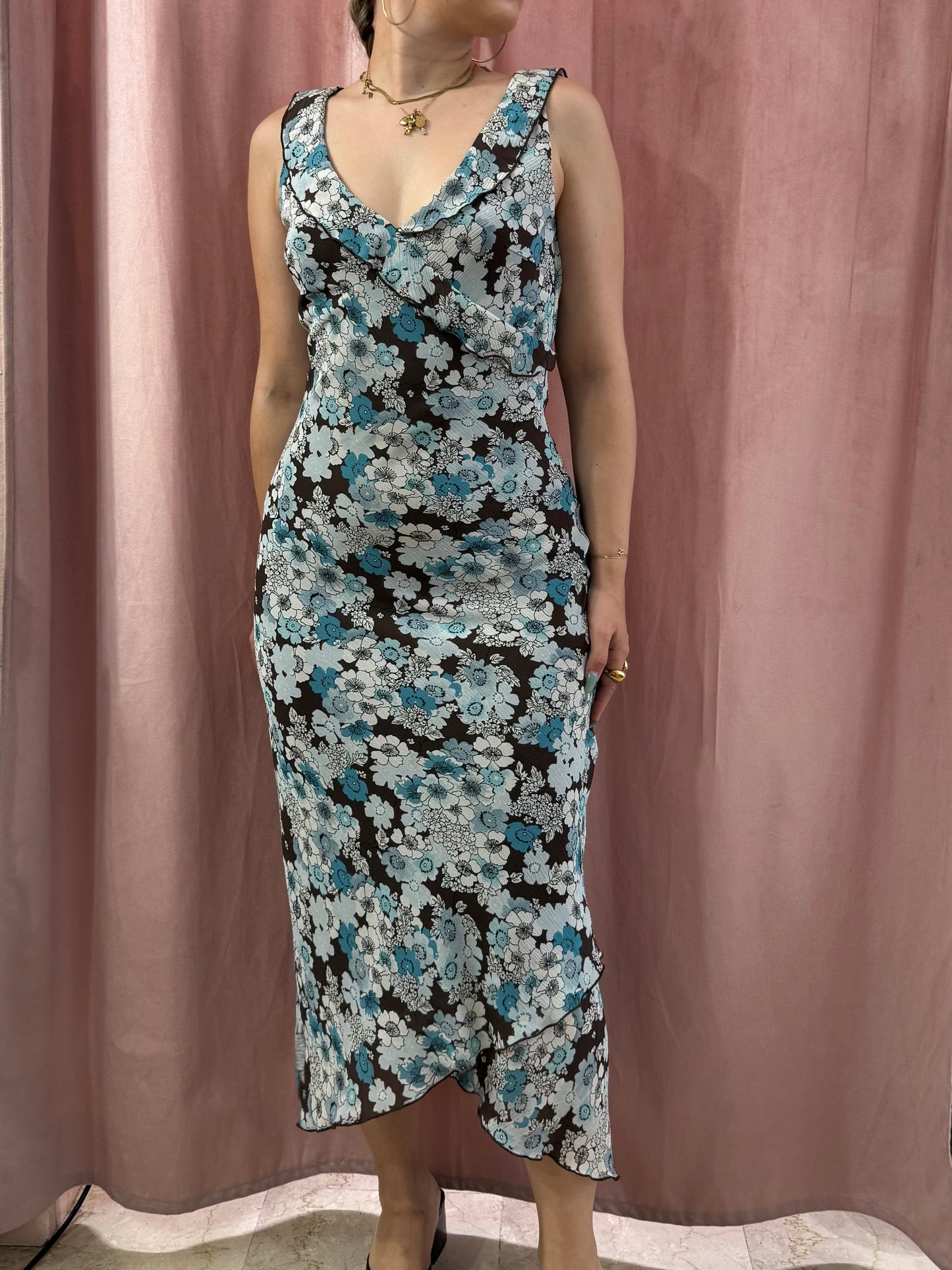 Vestito anni 2000 in fantasia floreale sull’azzurro