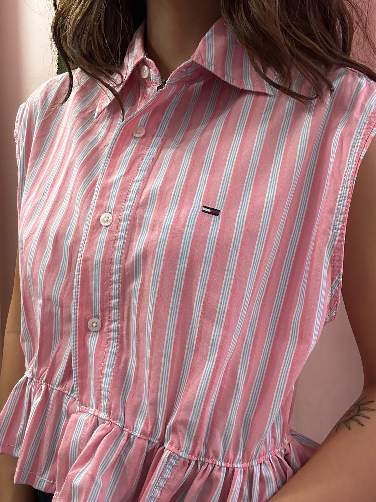 Camicia Tommy H. upcycling volant rosa righe azzurre