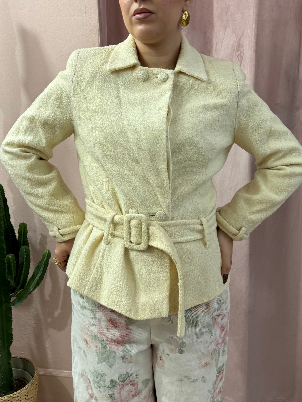 Cappotto corto in lana burro con cinturino