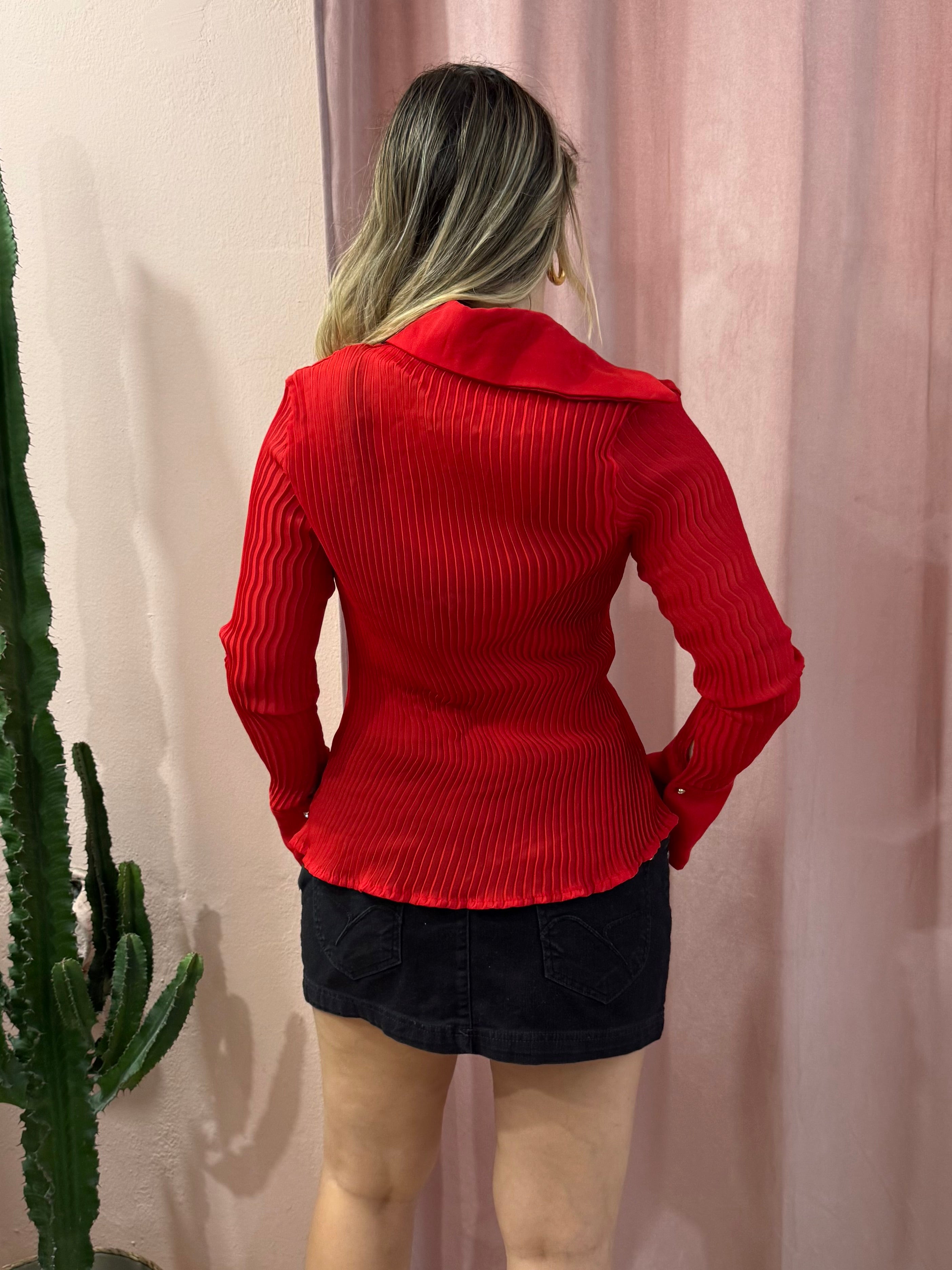 Camicia rossa 00s con apertura