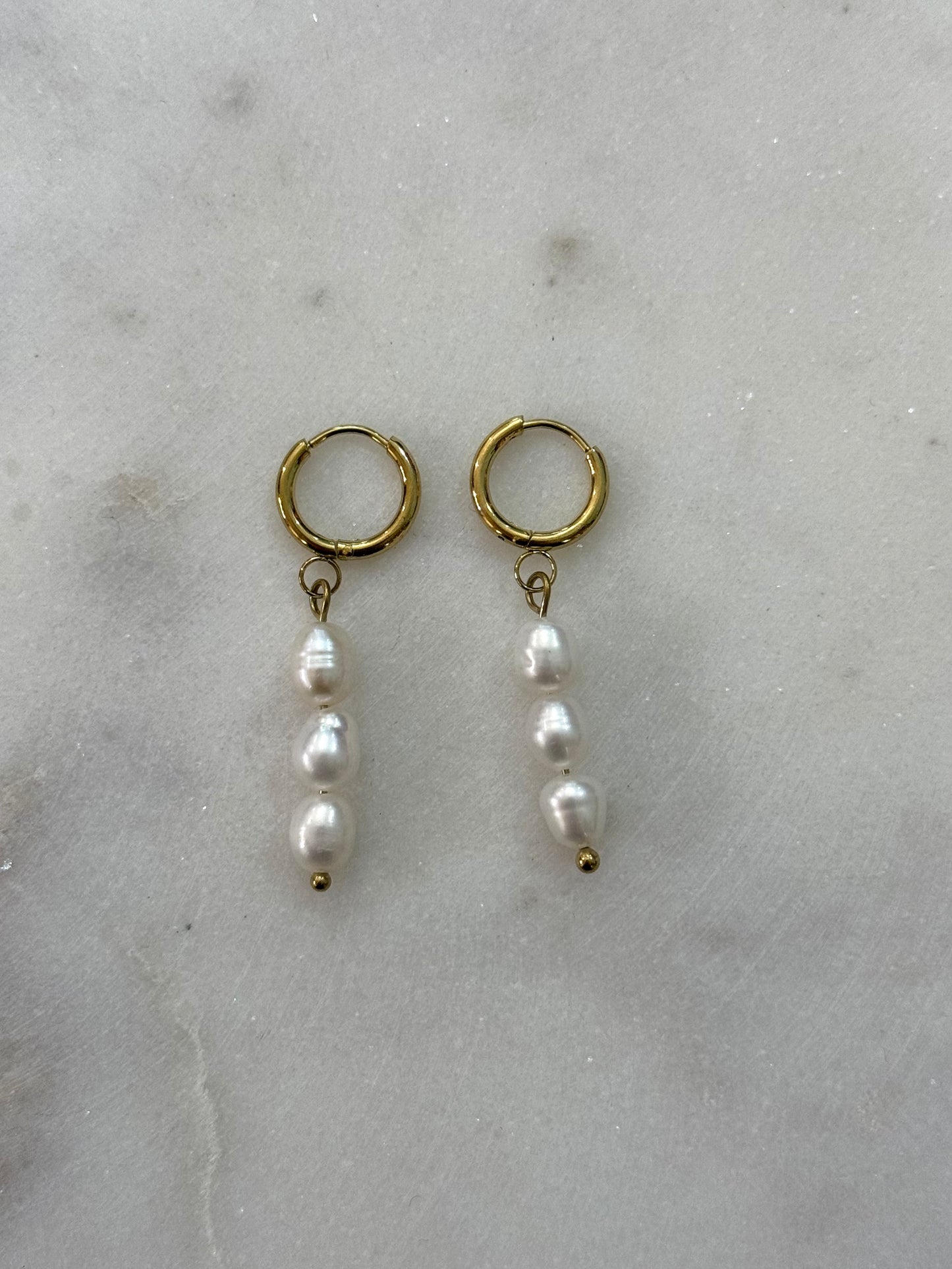 Orecchini pendenti con perle