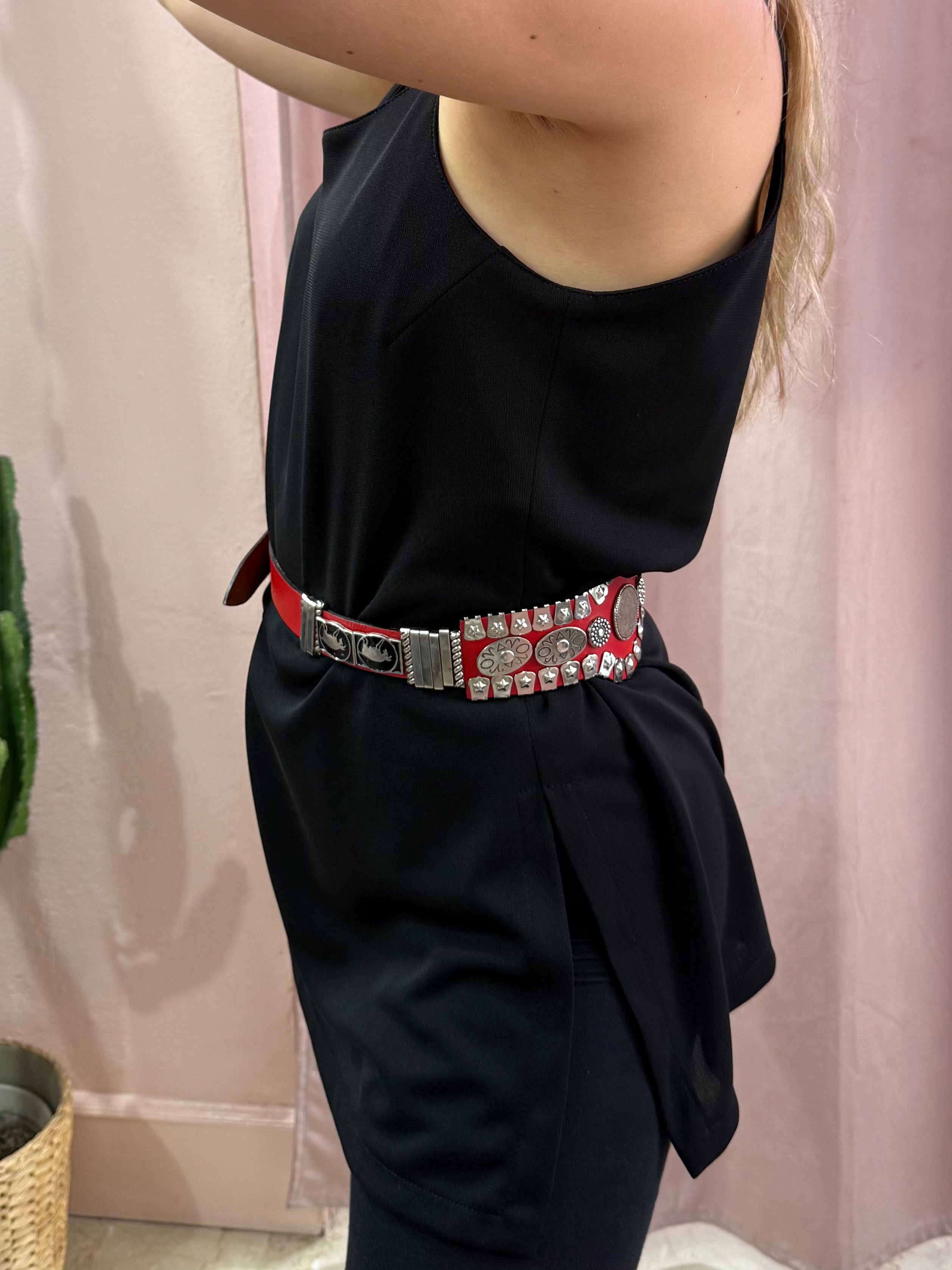 Cintura vintage con inserti metallici