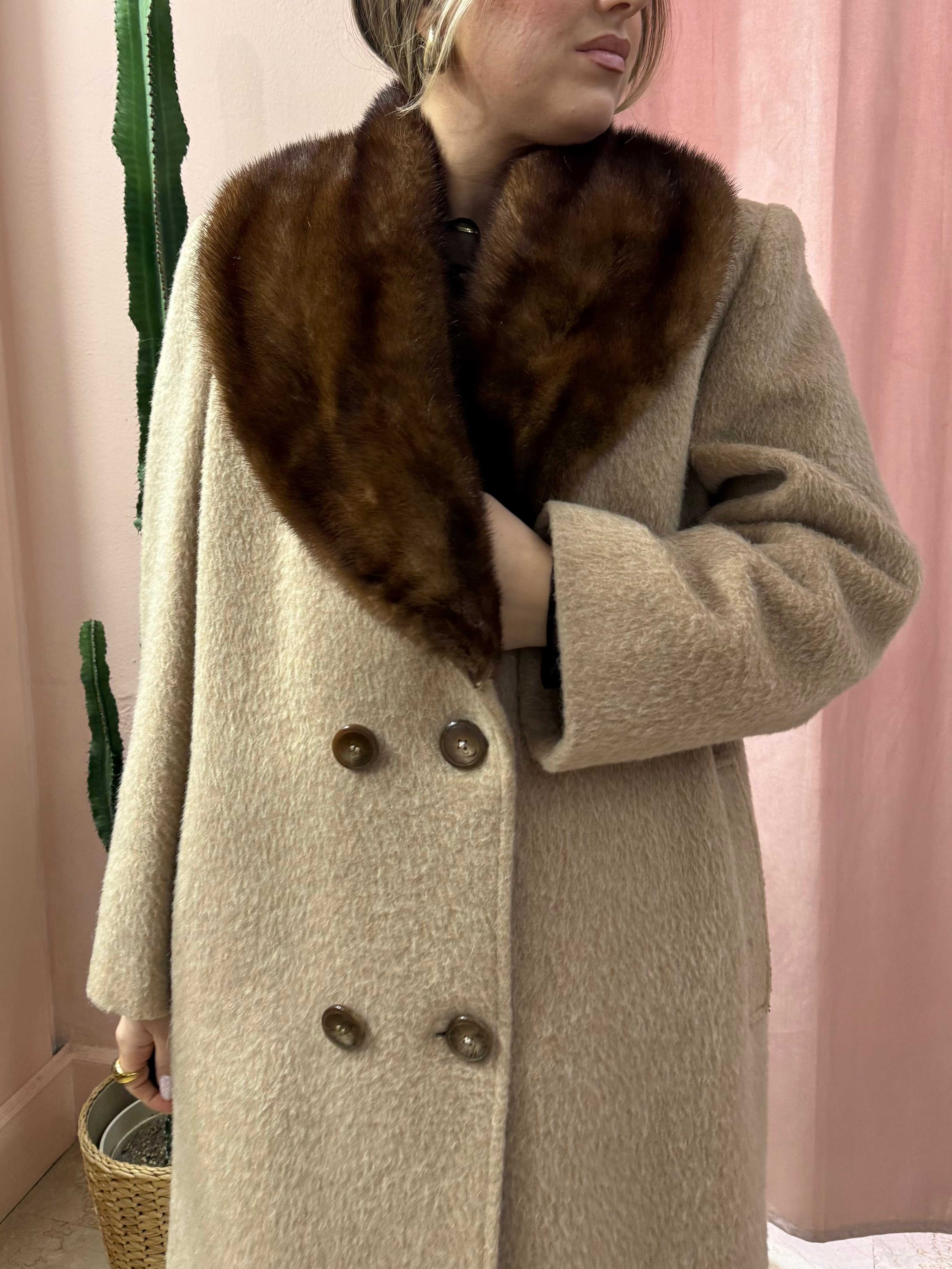 Cappotto in lana collo in visone