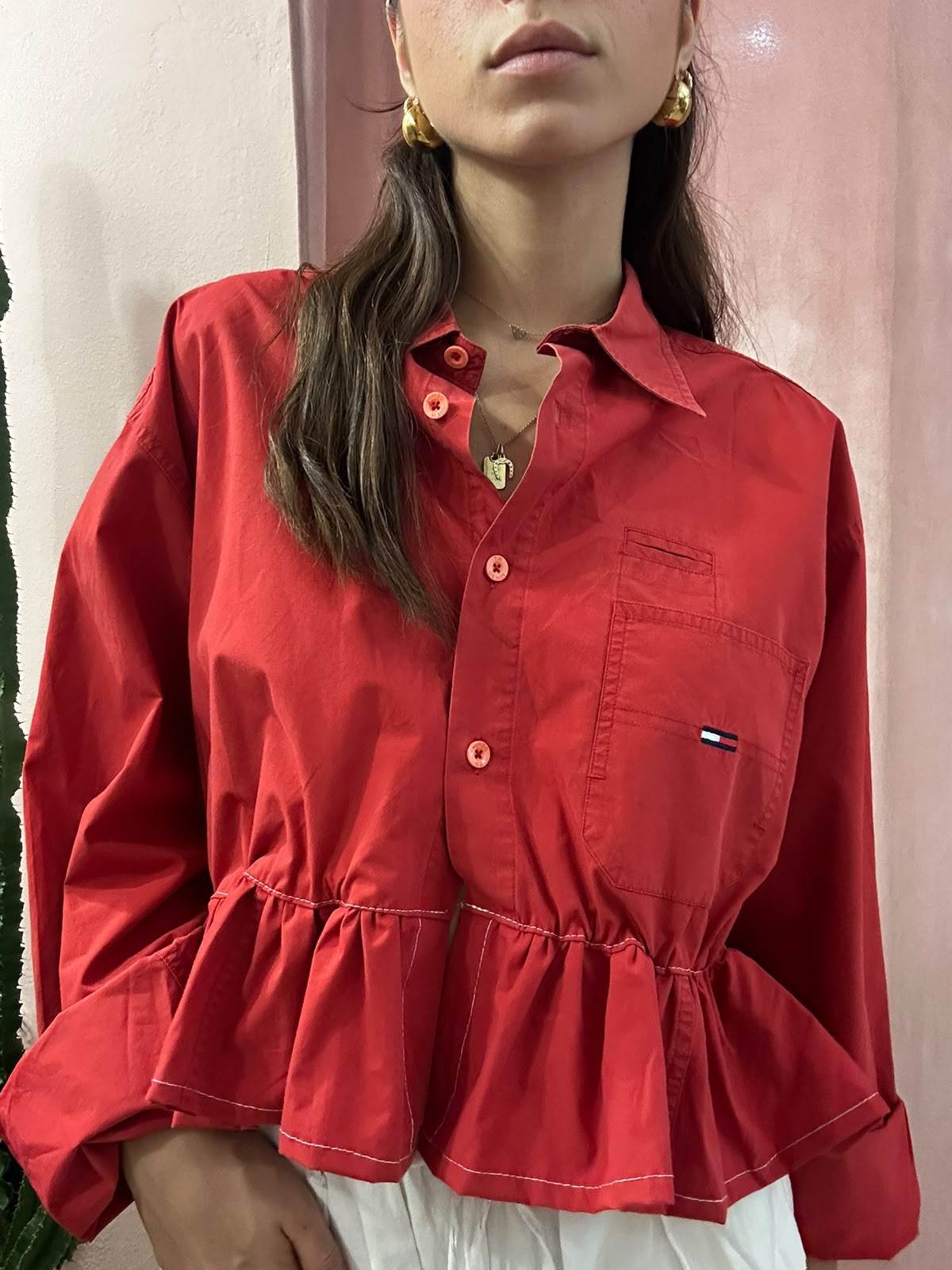 camicia Tommy Hilfiger upcycling volant rossa