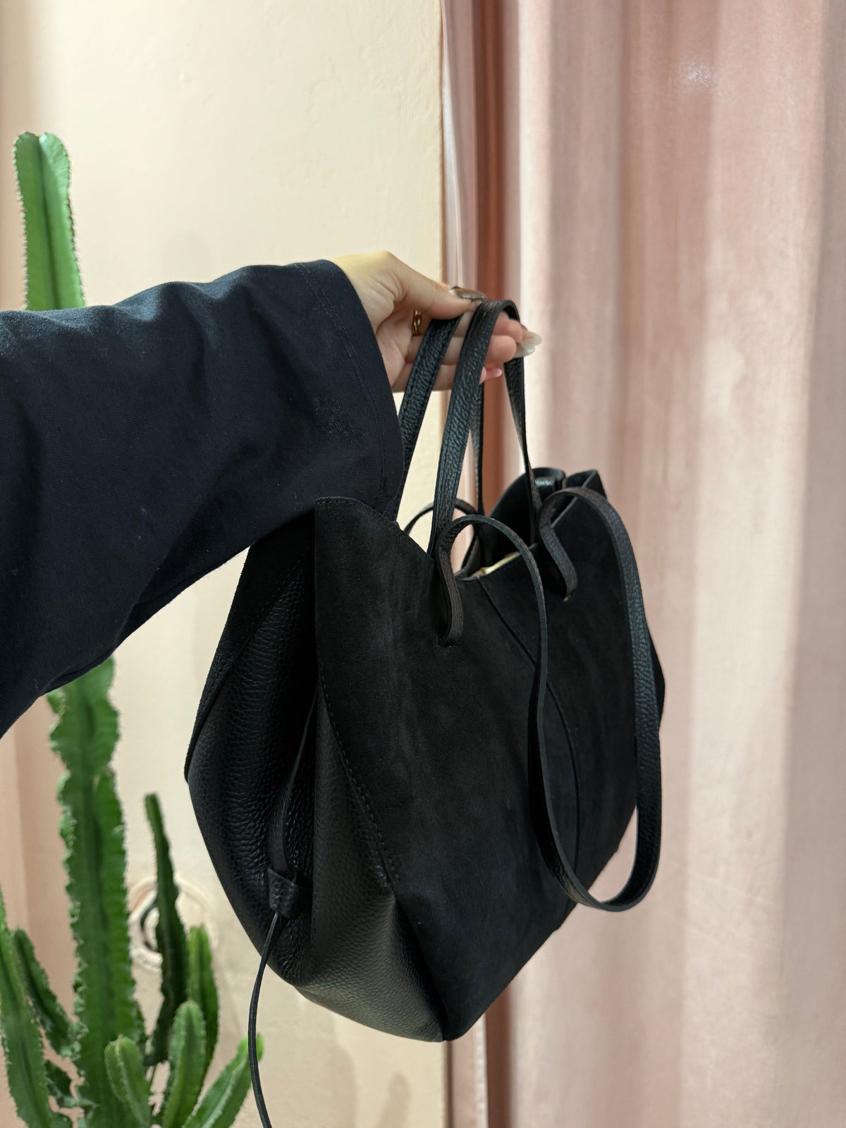 Borsa in vera pelle scamosciata nera