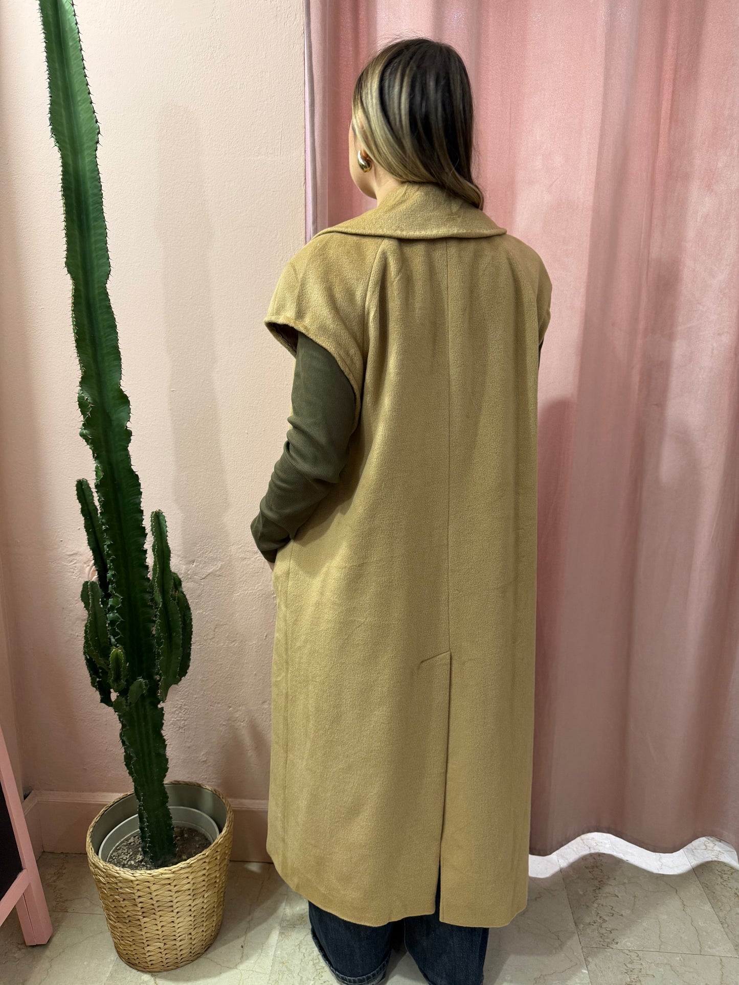 Cappotto smanicato cammello in pura lana