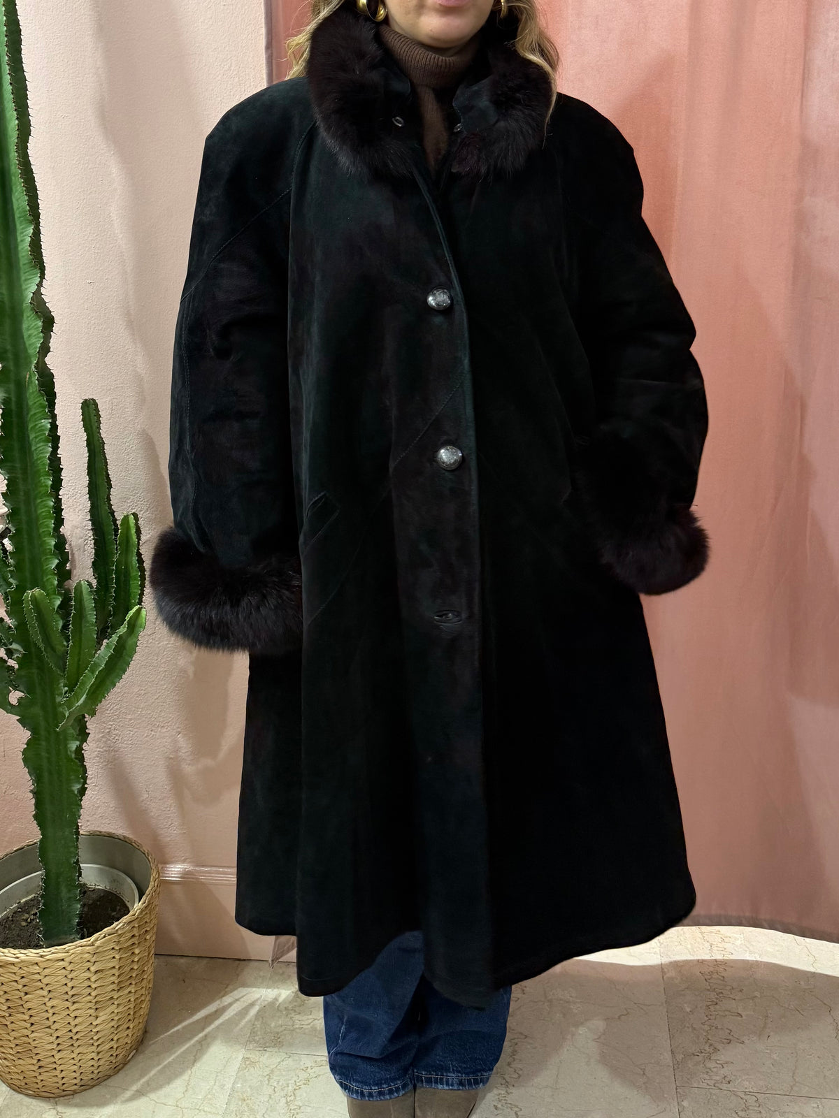Cappotto in vera pelle nero con dettagli in volpe