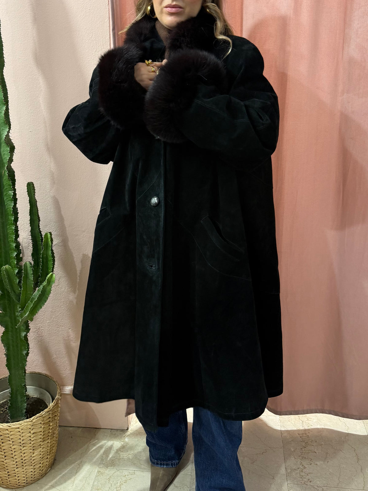 Cappotto in vera pelle nero con dettagli in volpe
