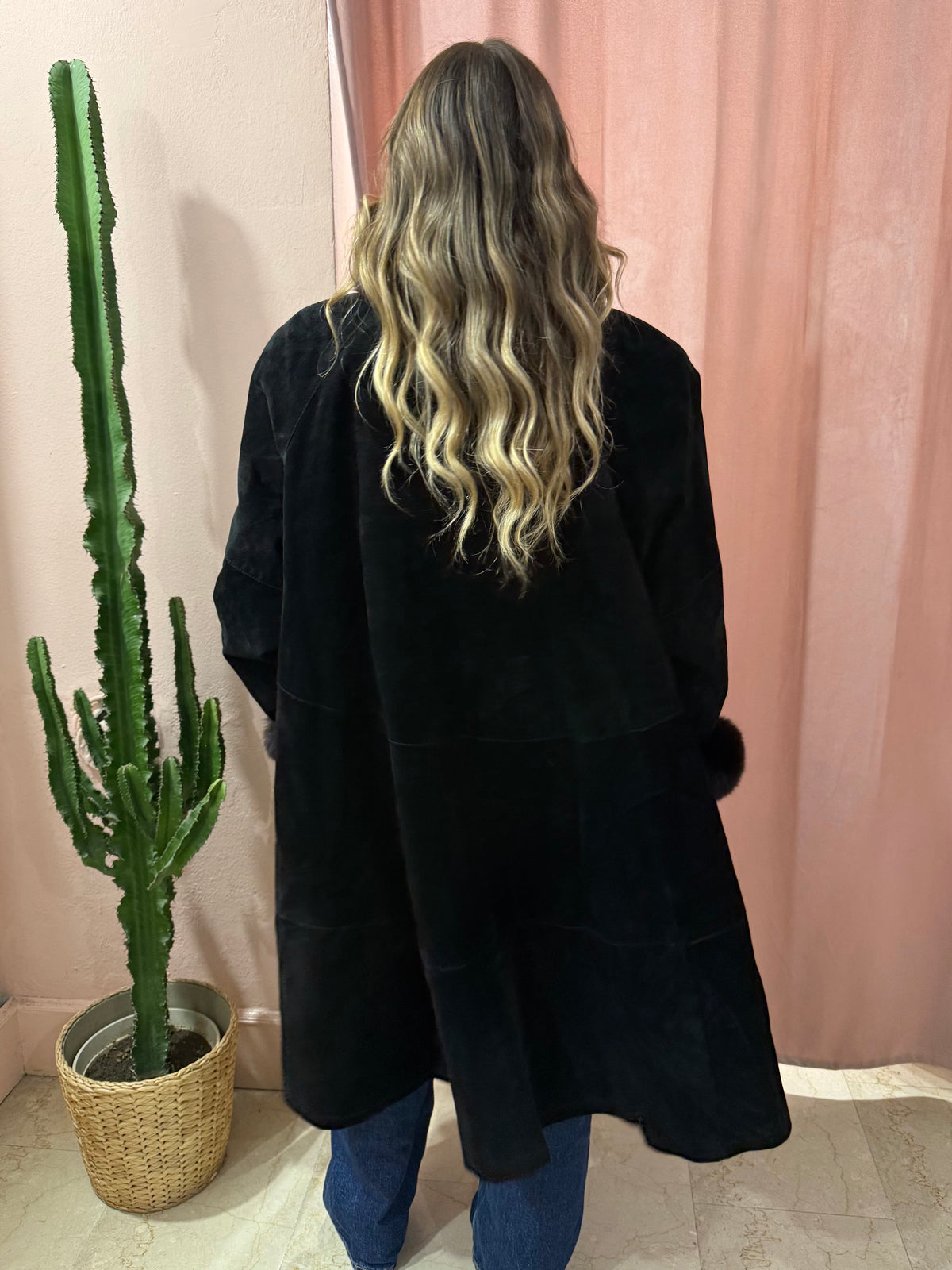 Cappotto in vera pelle nero con dettagli in volpe