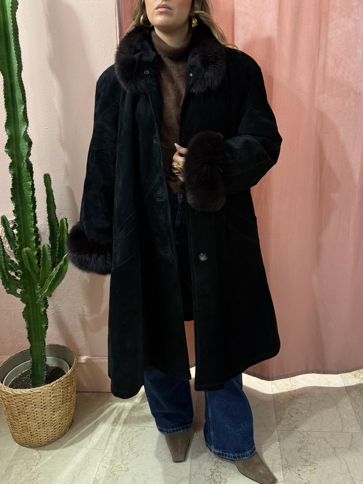 Cappotto in vera pelle nero con dettagli in volpe