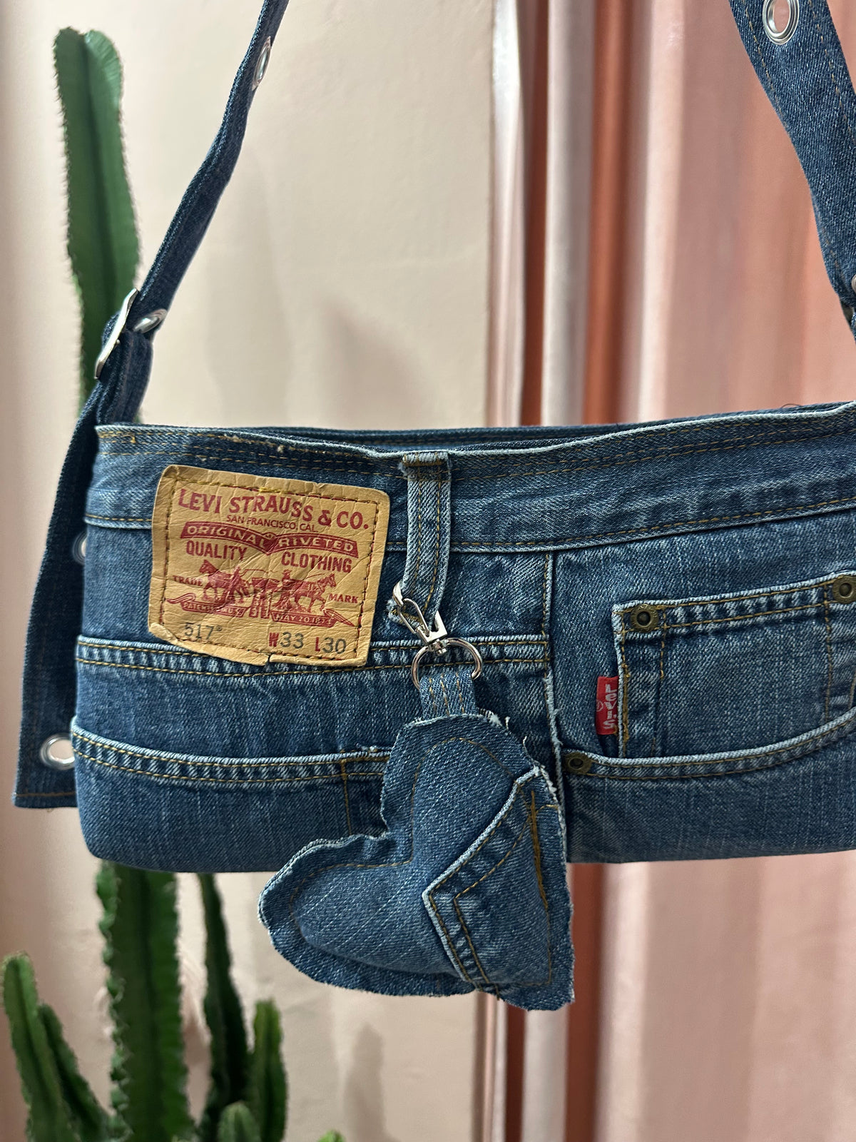 Borsa levis baguette upcycling denim scuro